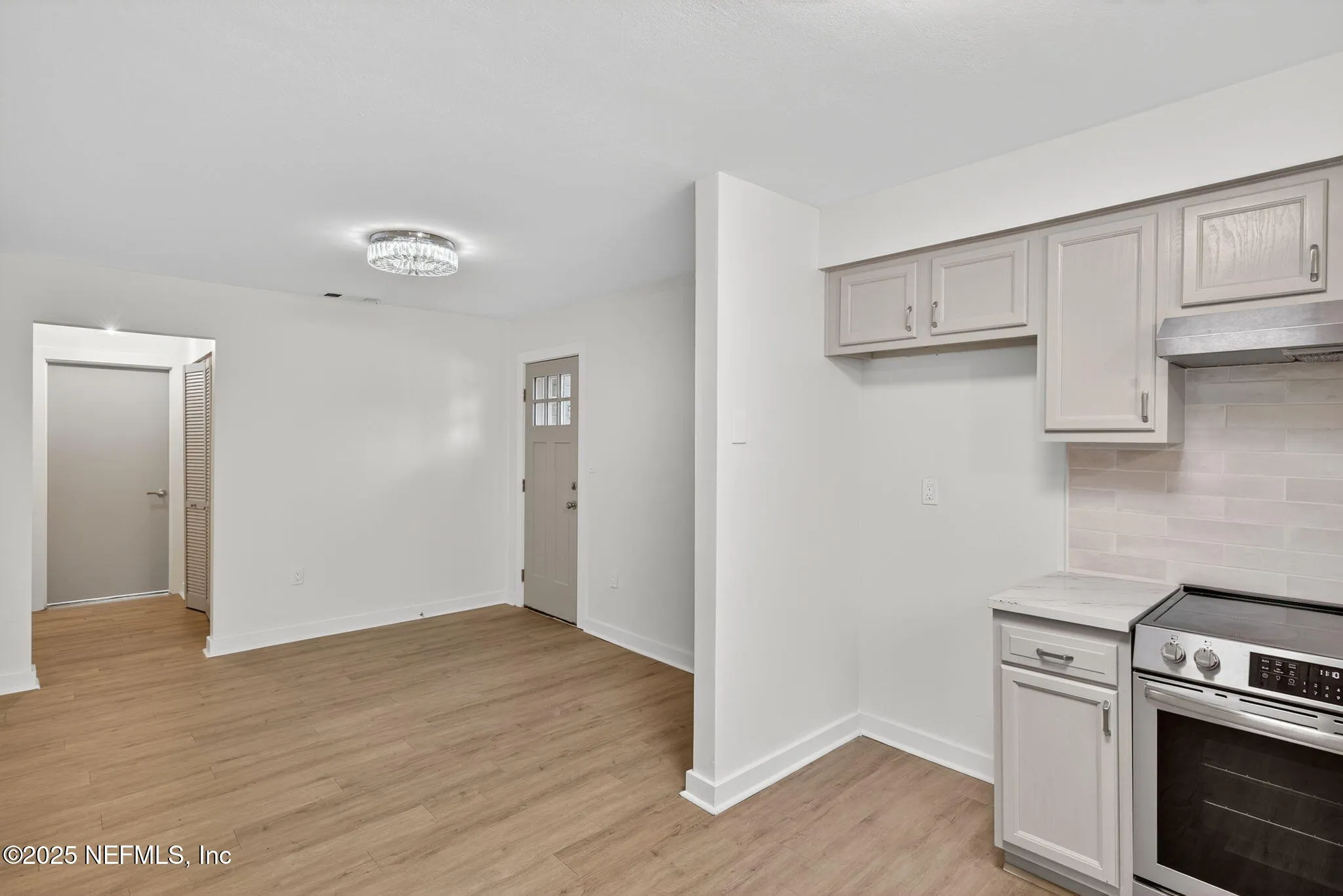 Jacksonville, Florida 32207, United States, 2 Bedrooms Bedrooms, ,2 BathroomsBathrooms,Residential,Active,236209