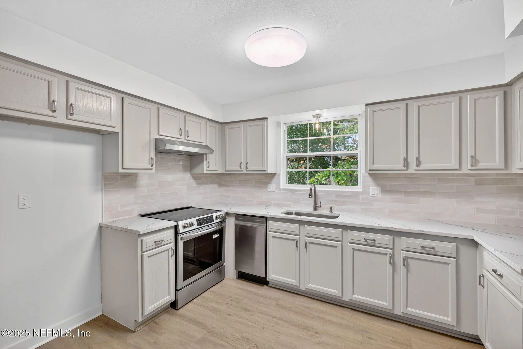 Jacksonville, Florida 32207, United States, 2 Bedrooms Bedrooms, ,2 BathroomsBathrooms,Residential,Active,236209