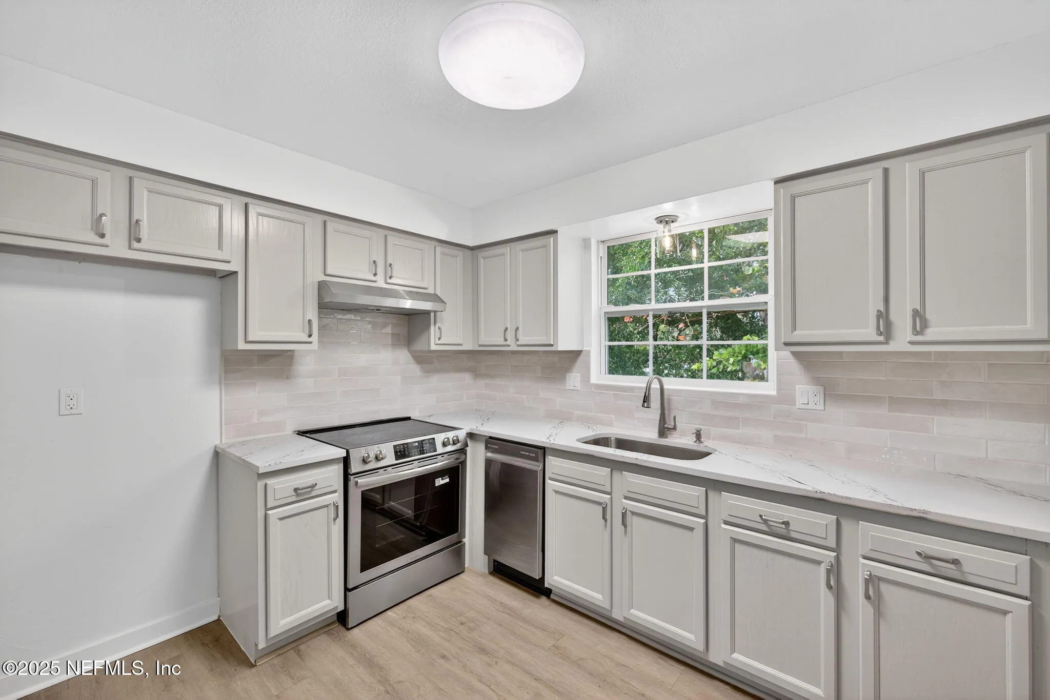 Jacksonville, Florida 32207, United States, 2 Bedrooms Bedrooms, ,2 BathroomsBathrooms,Residential,Active,236209