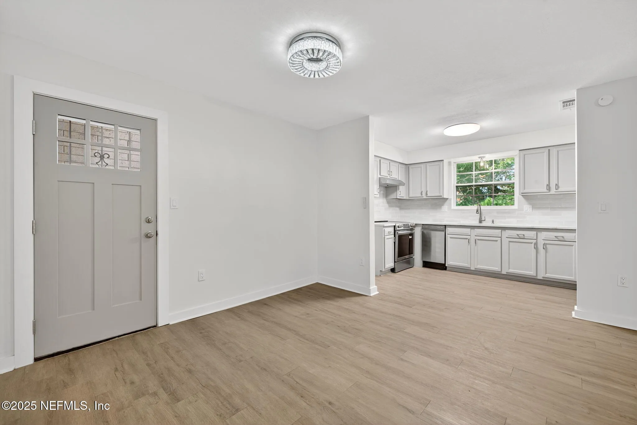 Jacksonville, Florida 32207, United States, 2 Bedrooms Bedrooms, ,2 BathroomsBathrooms,Residential,Active,236209