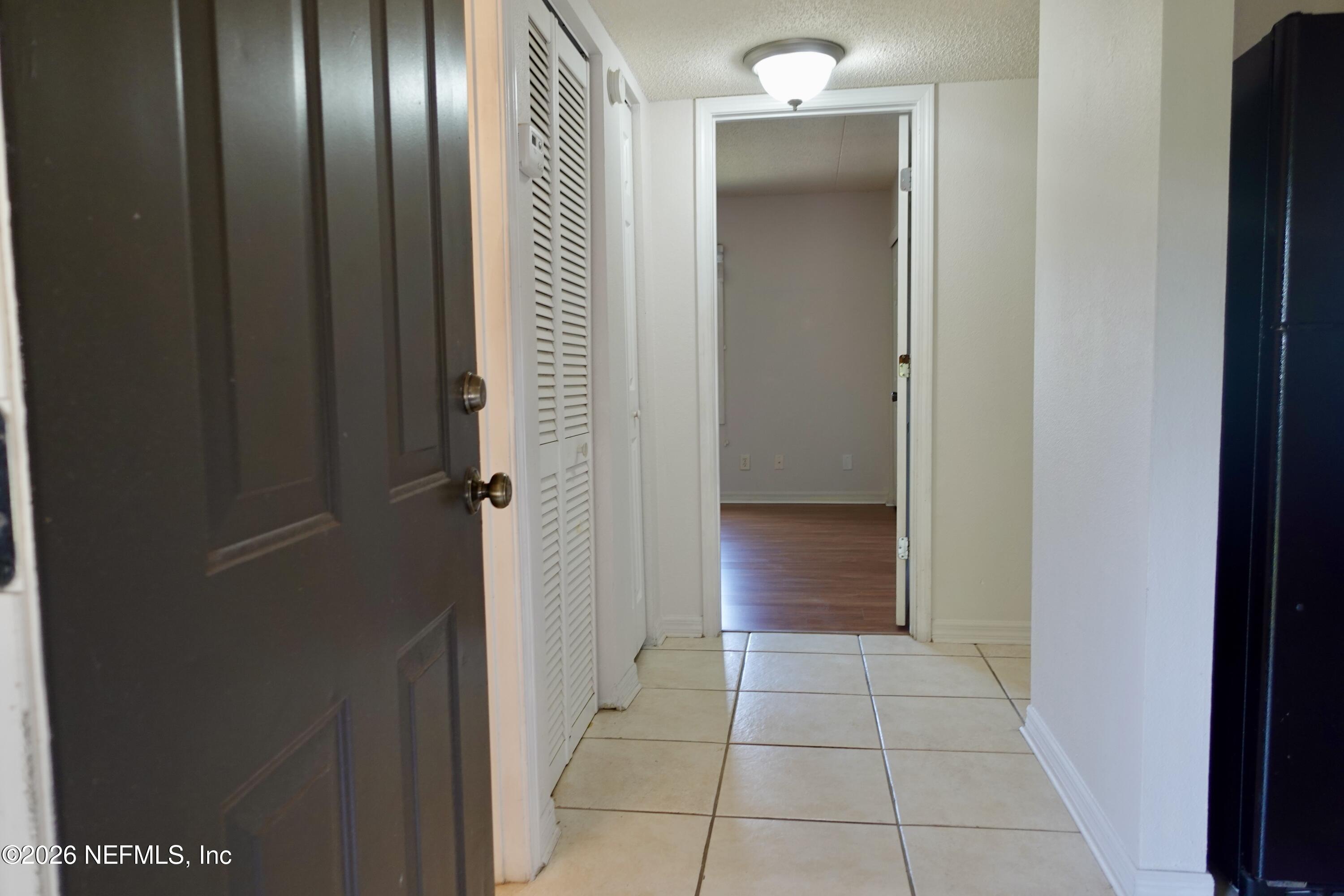 355 MONUMENT Road 20 D2