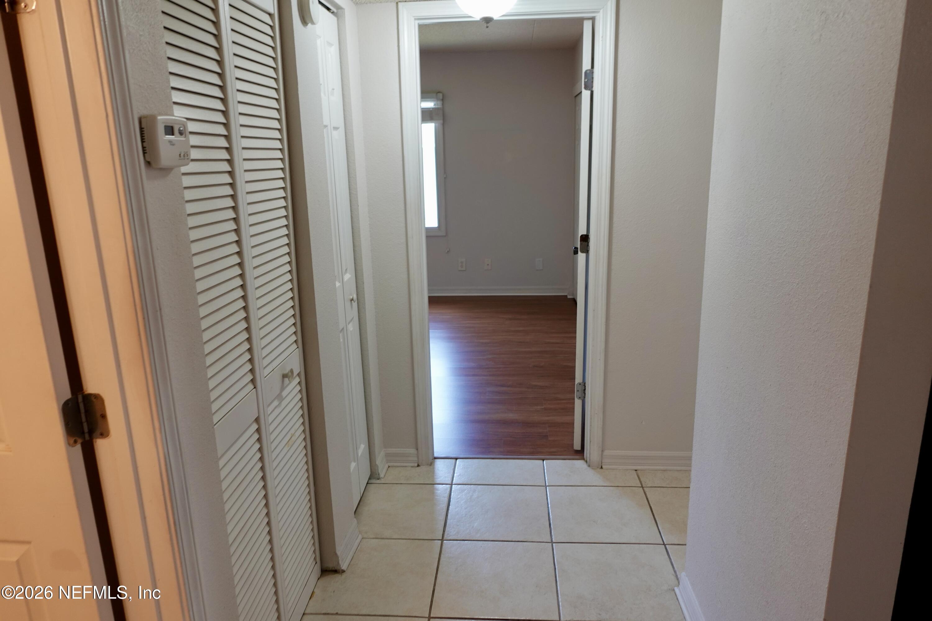 355 MONUMENT Road 20 D2