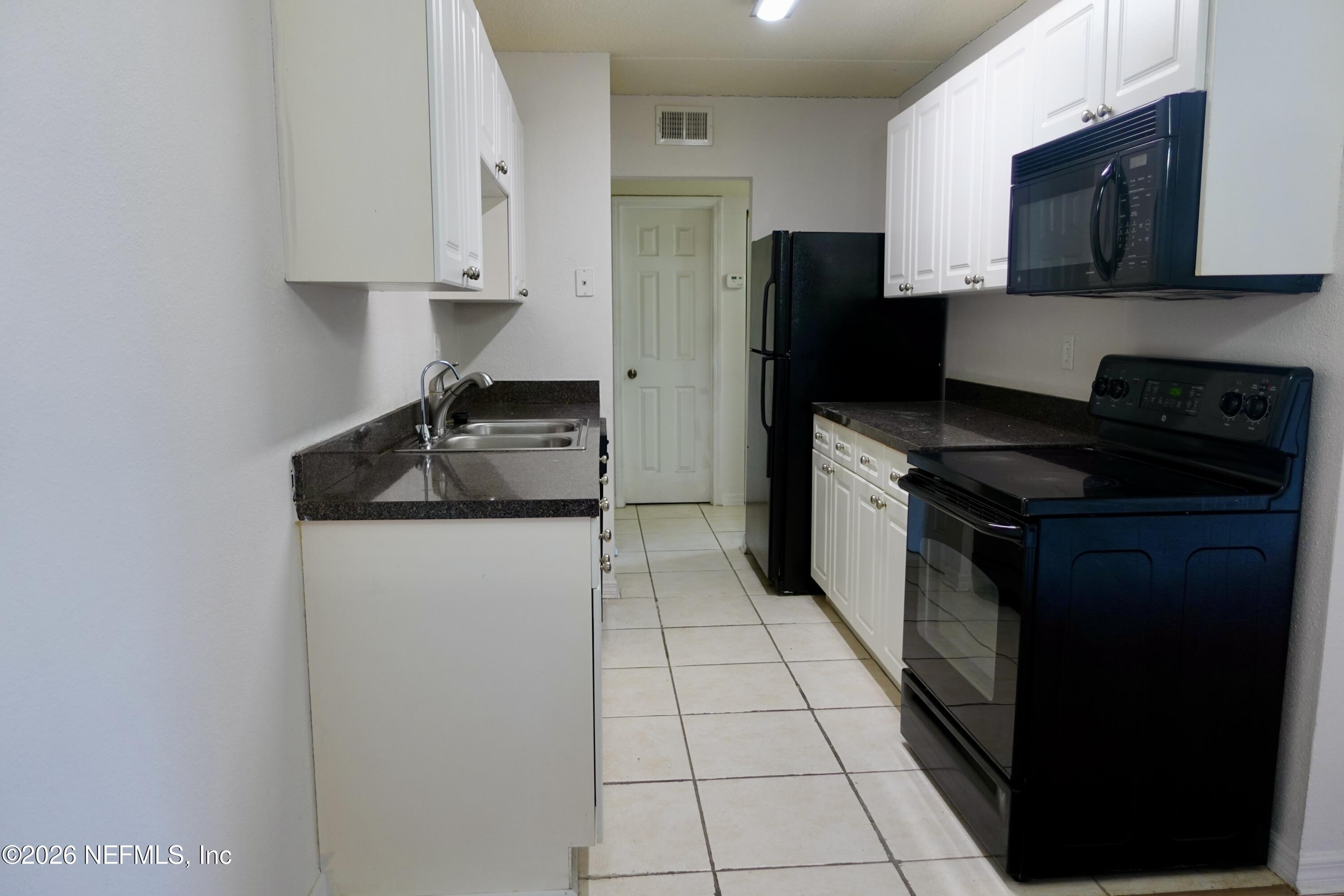355 MONUMENT Road 20 D2
