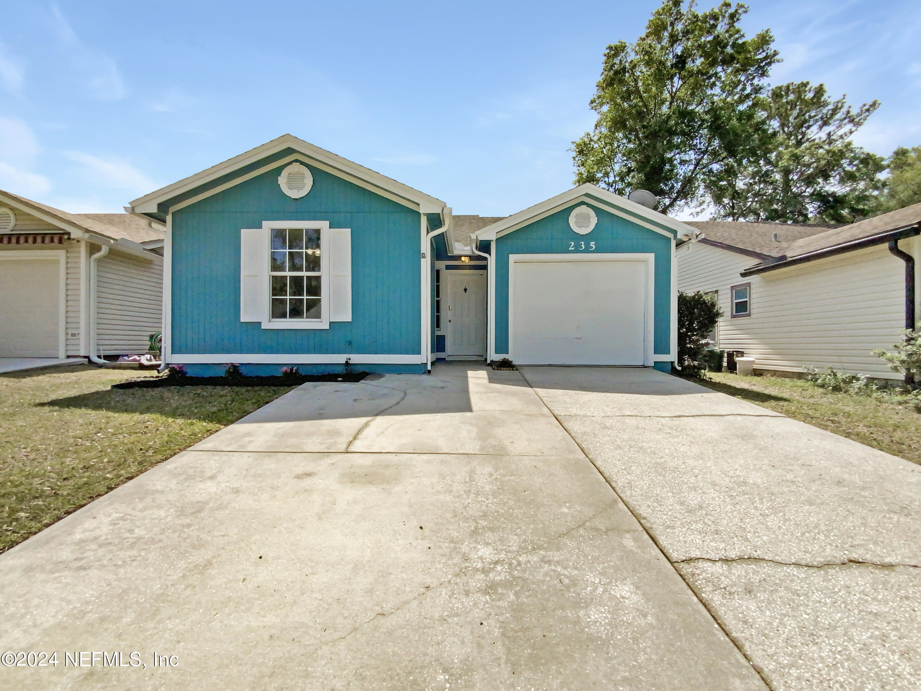 Jacksonville, FL home for sale located at 235 Aquarius Circle W, Jacksonville, FL 32216