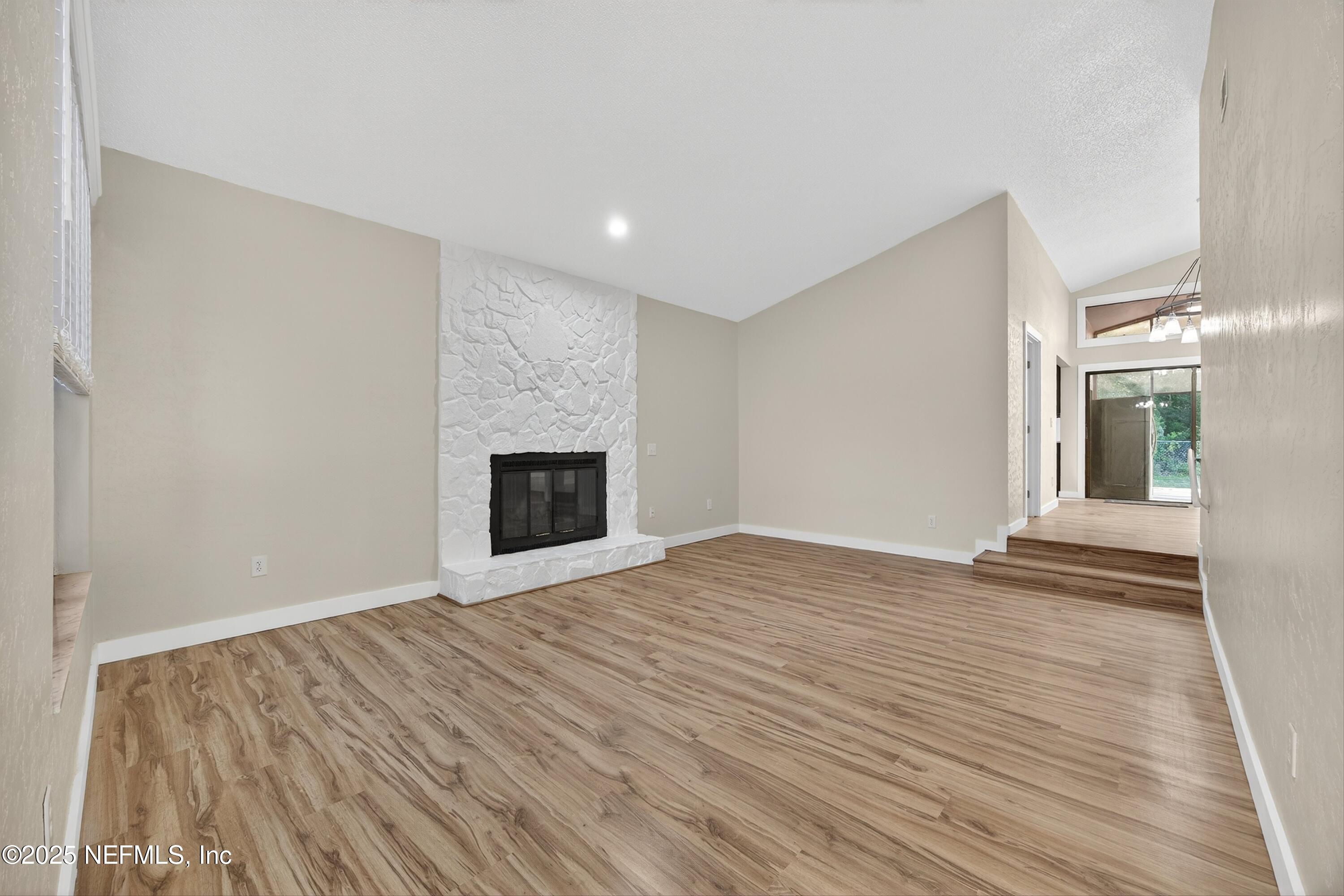 2216 KENSINGTON Lane