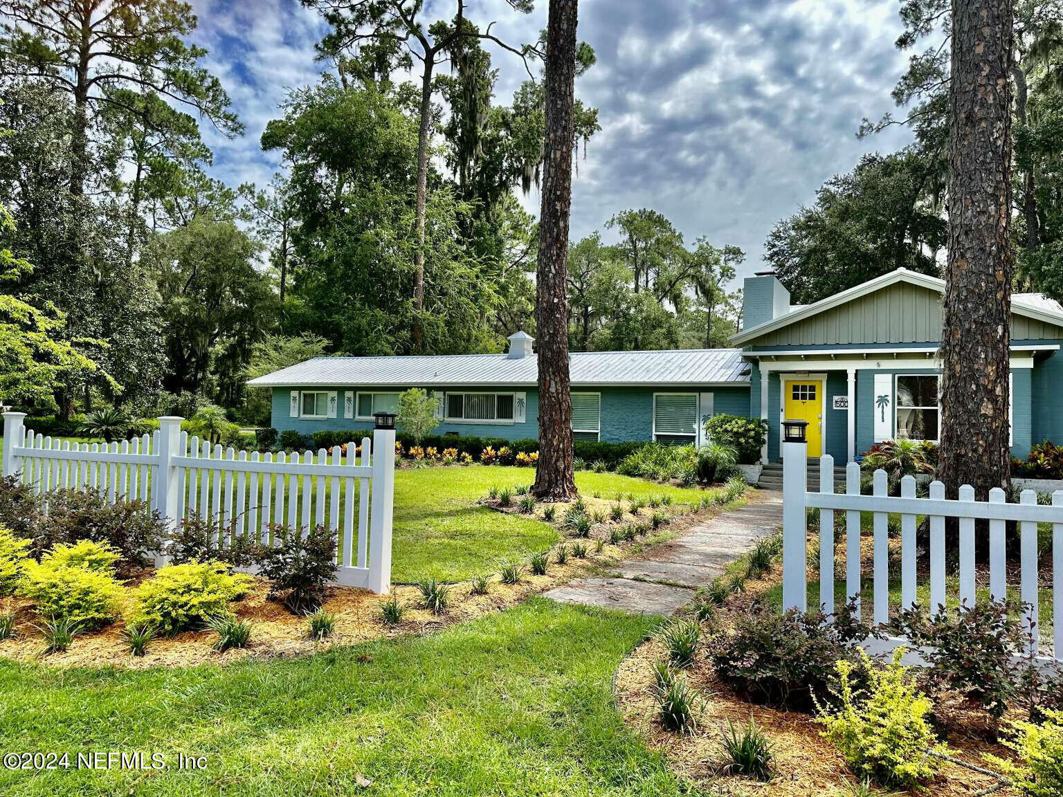 Melrose, FL home for sale located at 500 GROVE Street, Melrose, FL 32666