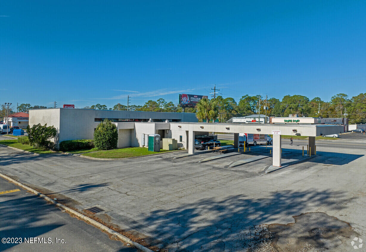 Jacksonville, FL home for sale located at 5730 UNIVERSITY Boulevard W, Jacksonville, FL 32216