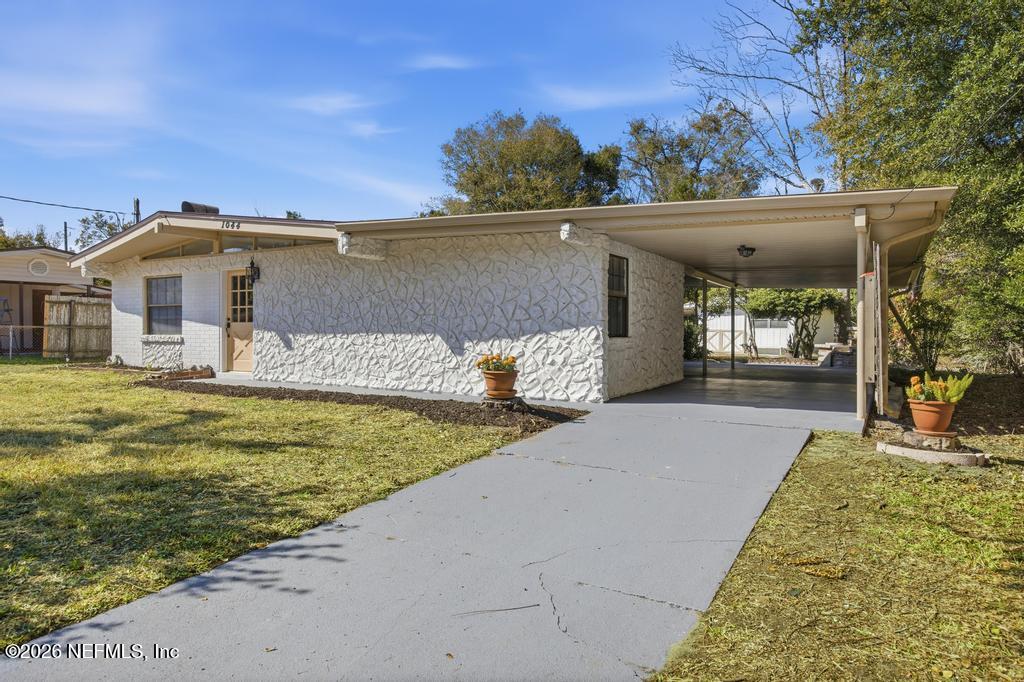 1044 HILLOCK Drive E