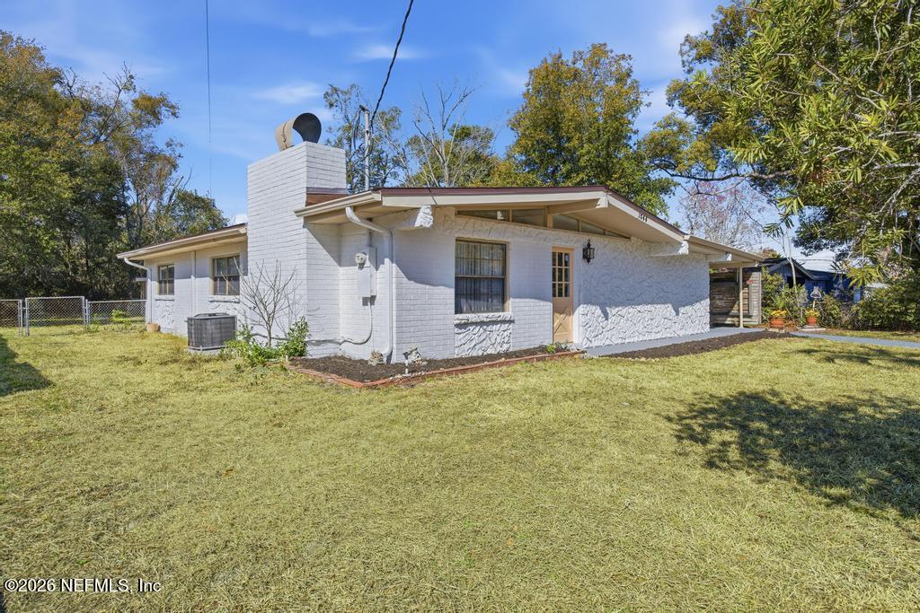 1044 HILLOCK Drive E