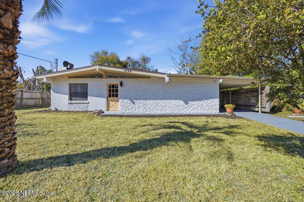 1044 HILLOCK Drive E