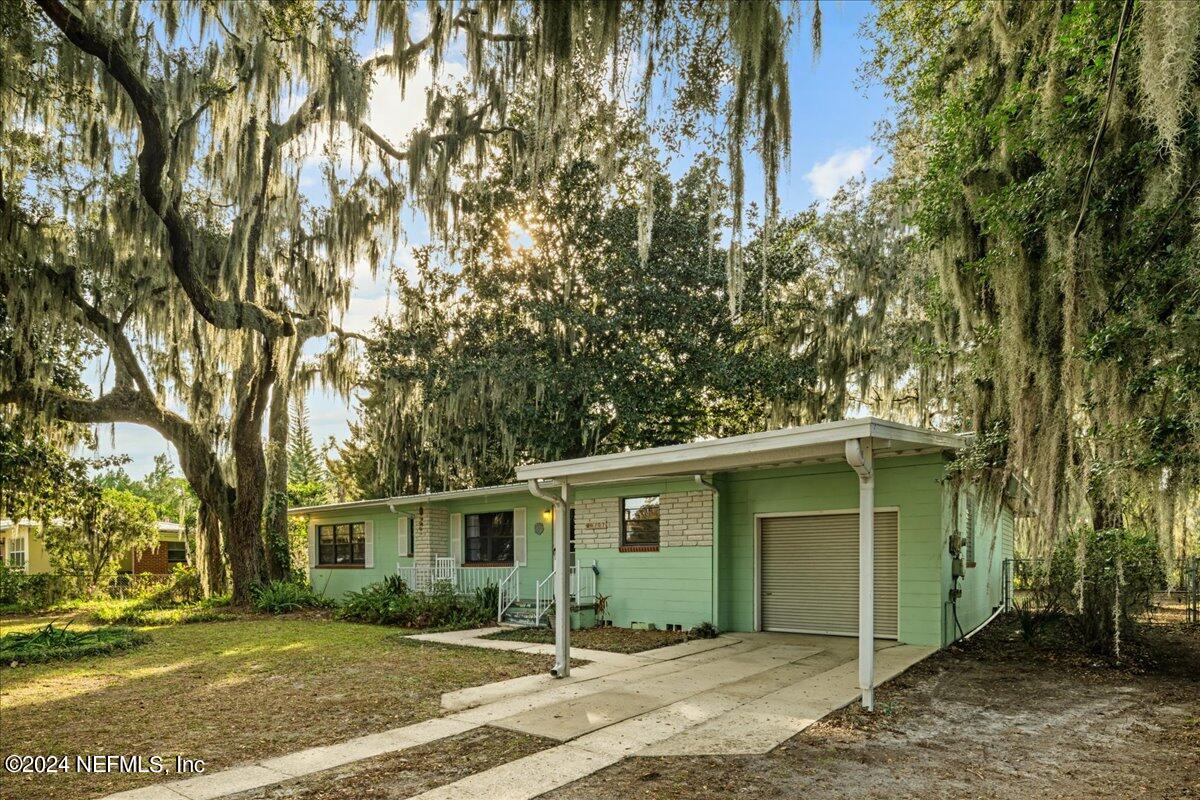 East Palatka, FL home for sale located at 107 Walton Road, East Palatka, FL 32131