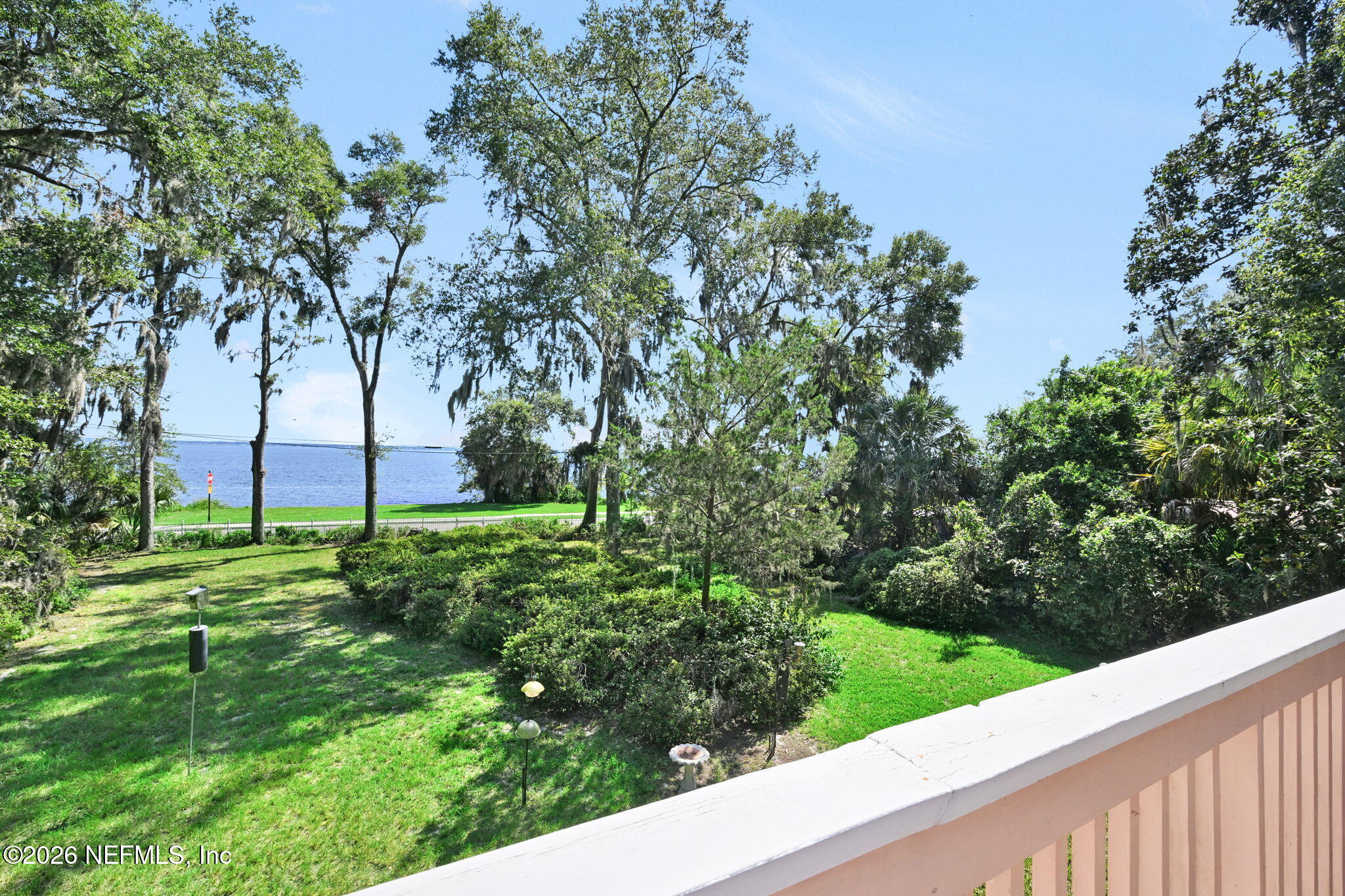 806 RIVER Road