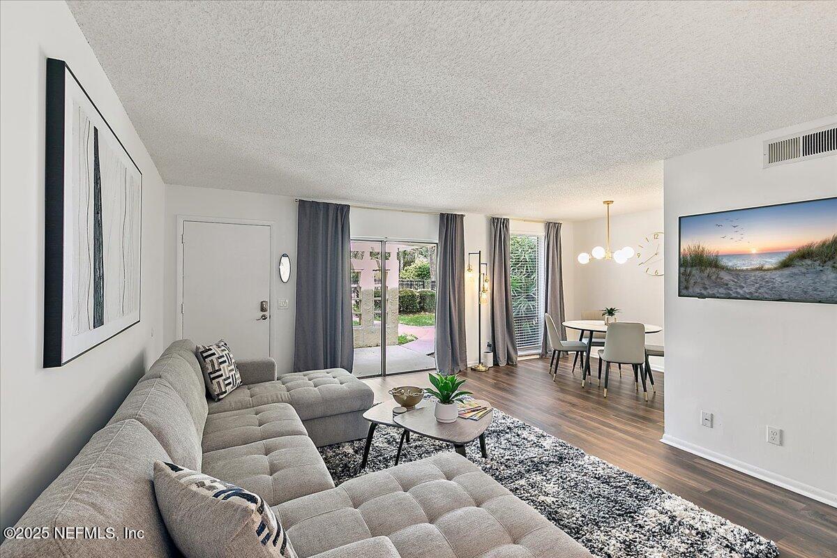 303 VILLA DEL MAR Drive I-3