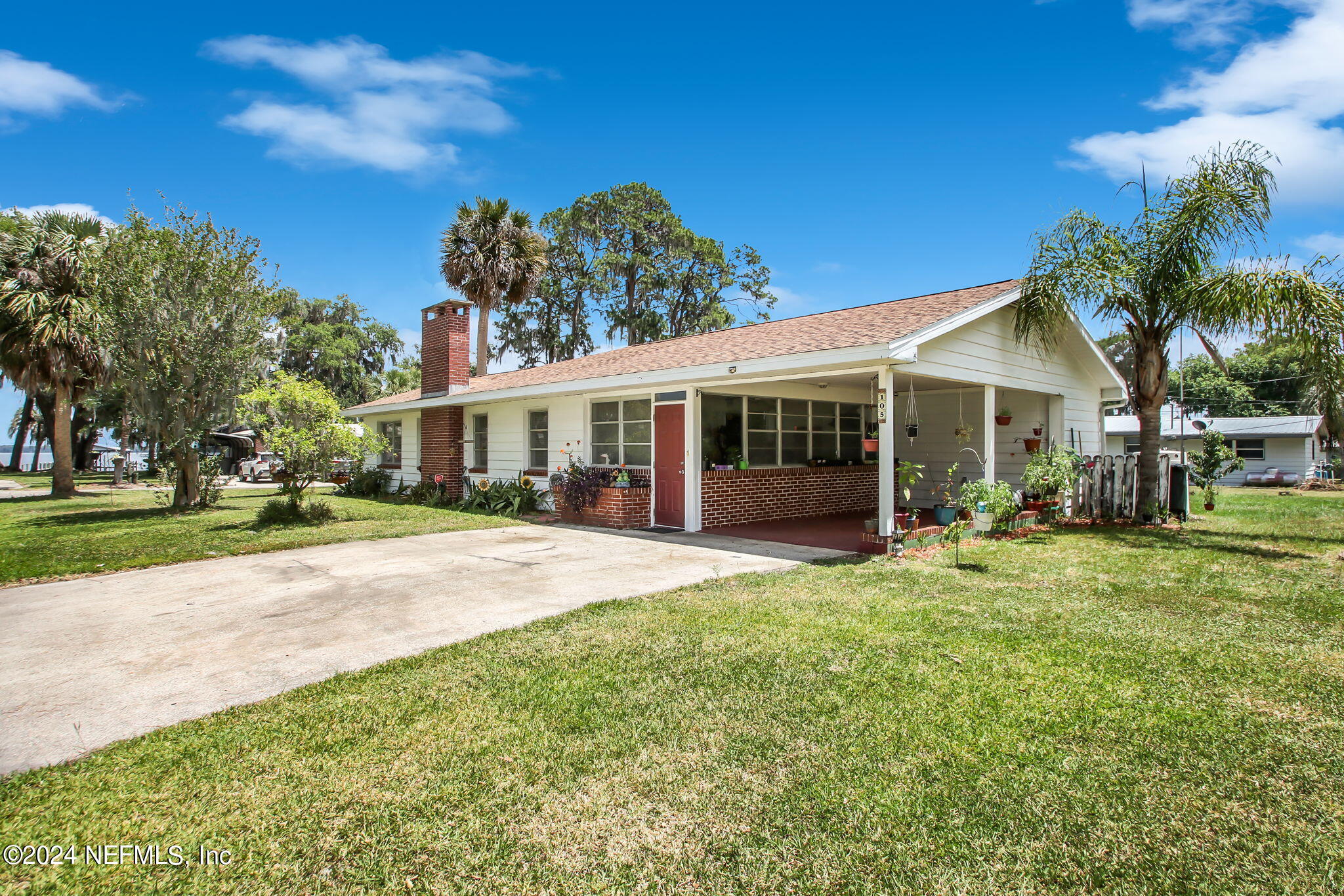 Crescent City, FL home for sale located at 105 Paradise Circle, Crescent City, FL 32112