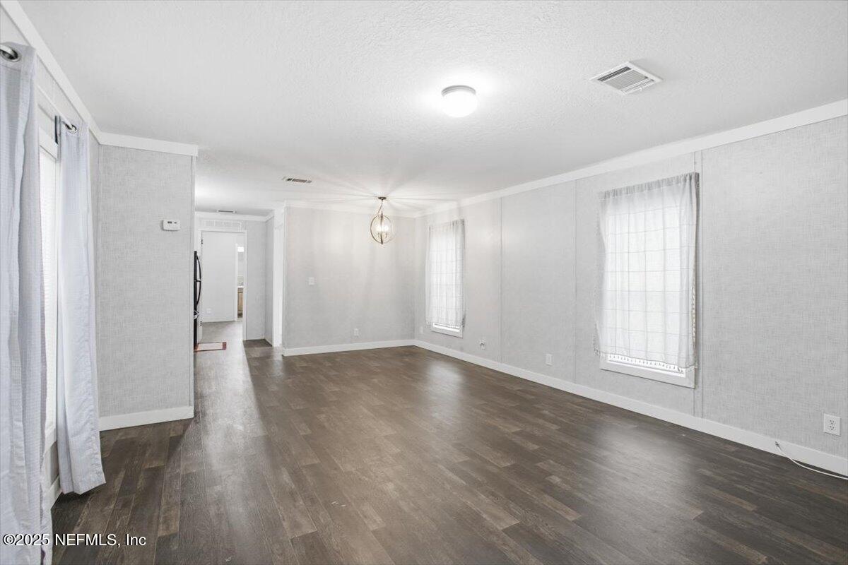 524 W RAILROAD Avenue W