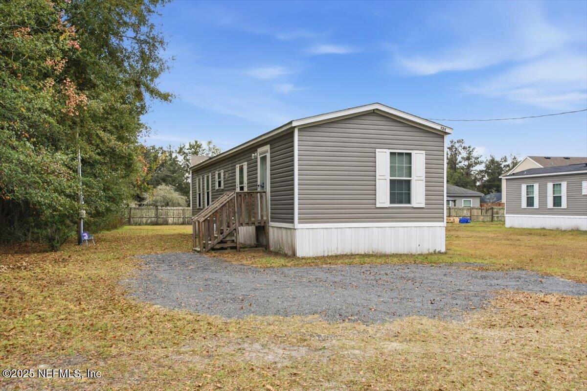 524 W RAILROAD Avenue W