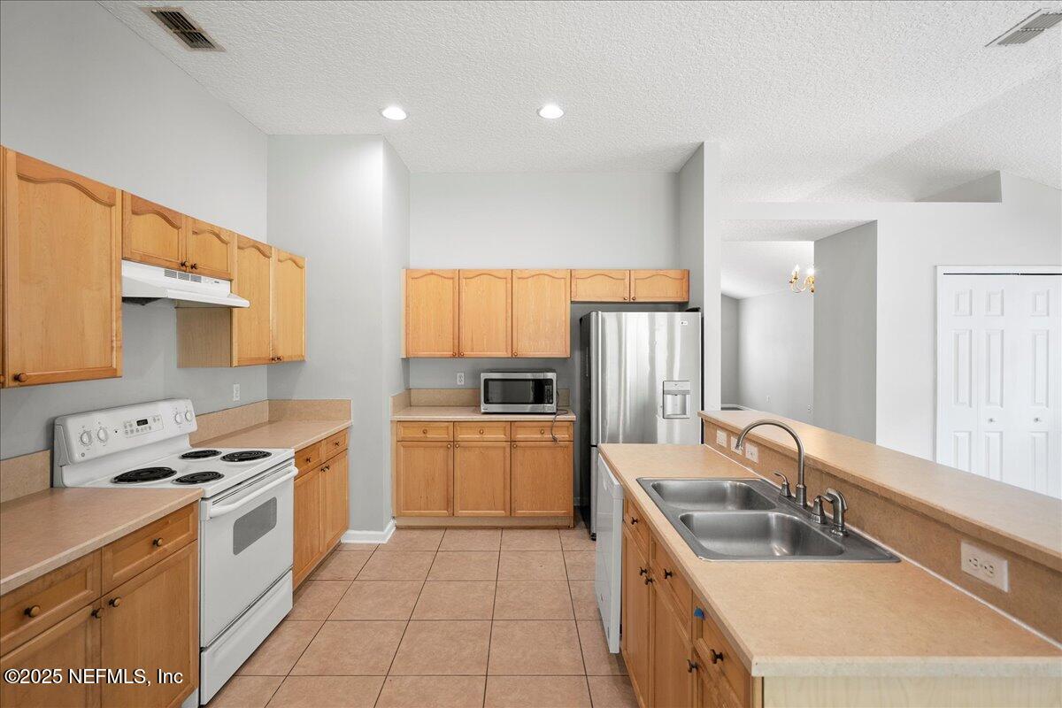 3355 IVYBRIDGE Court