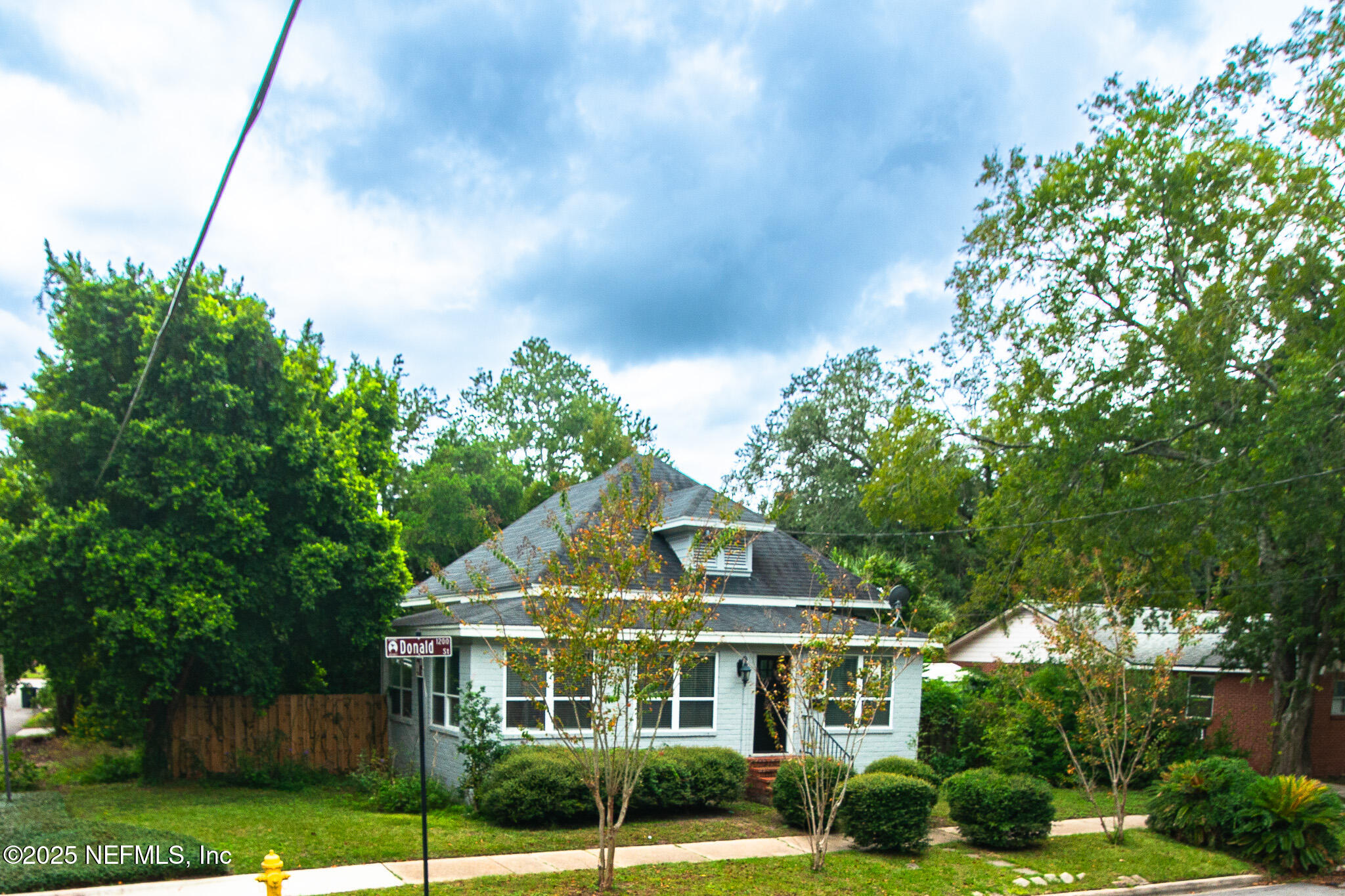 1272 DONALD Street