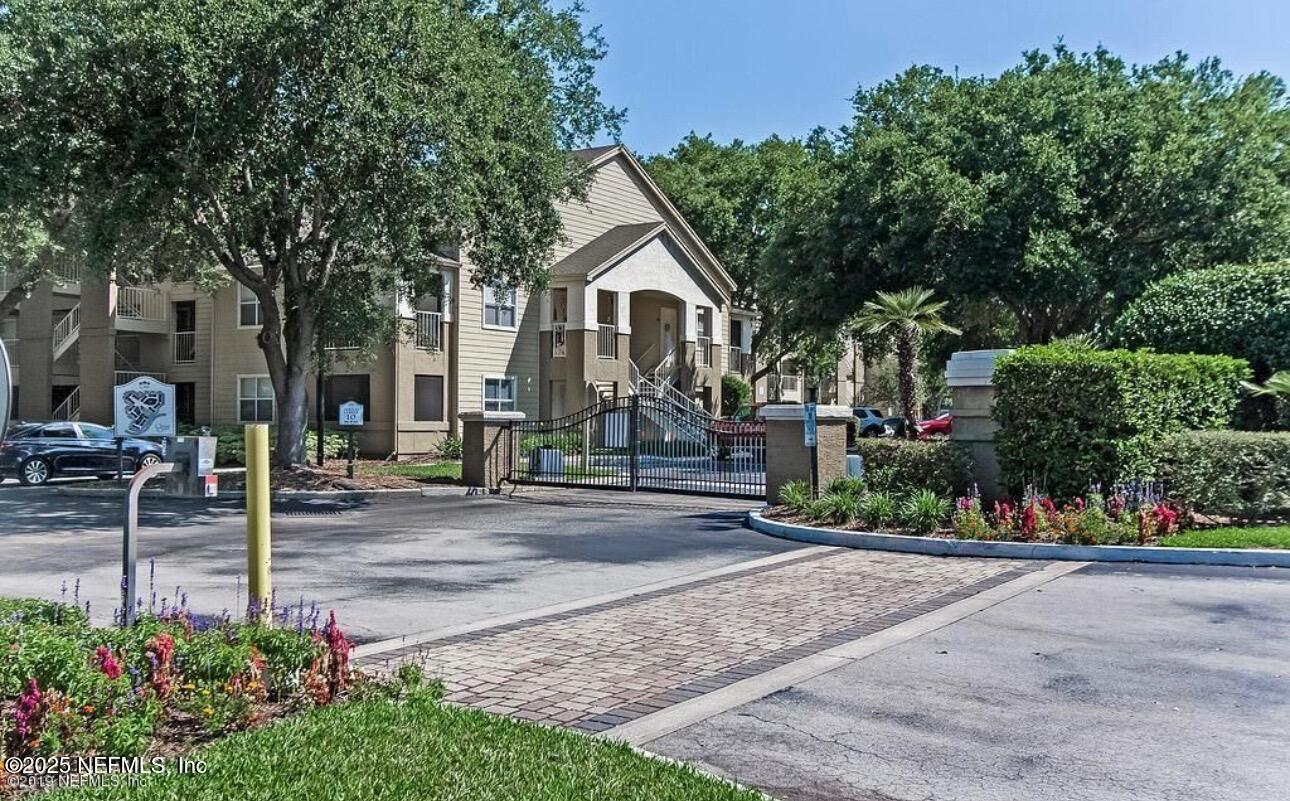 5 ARBOR CLUB Drive 214