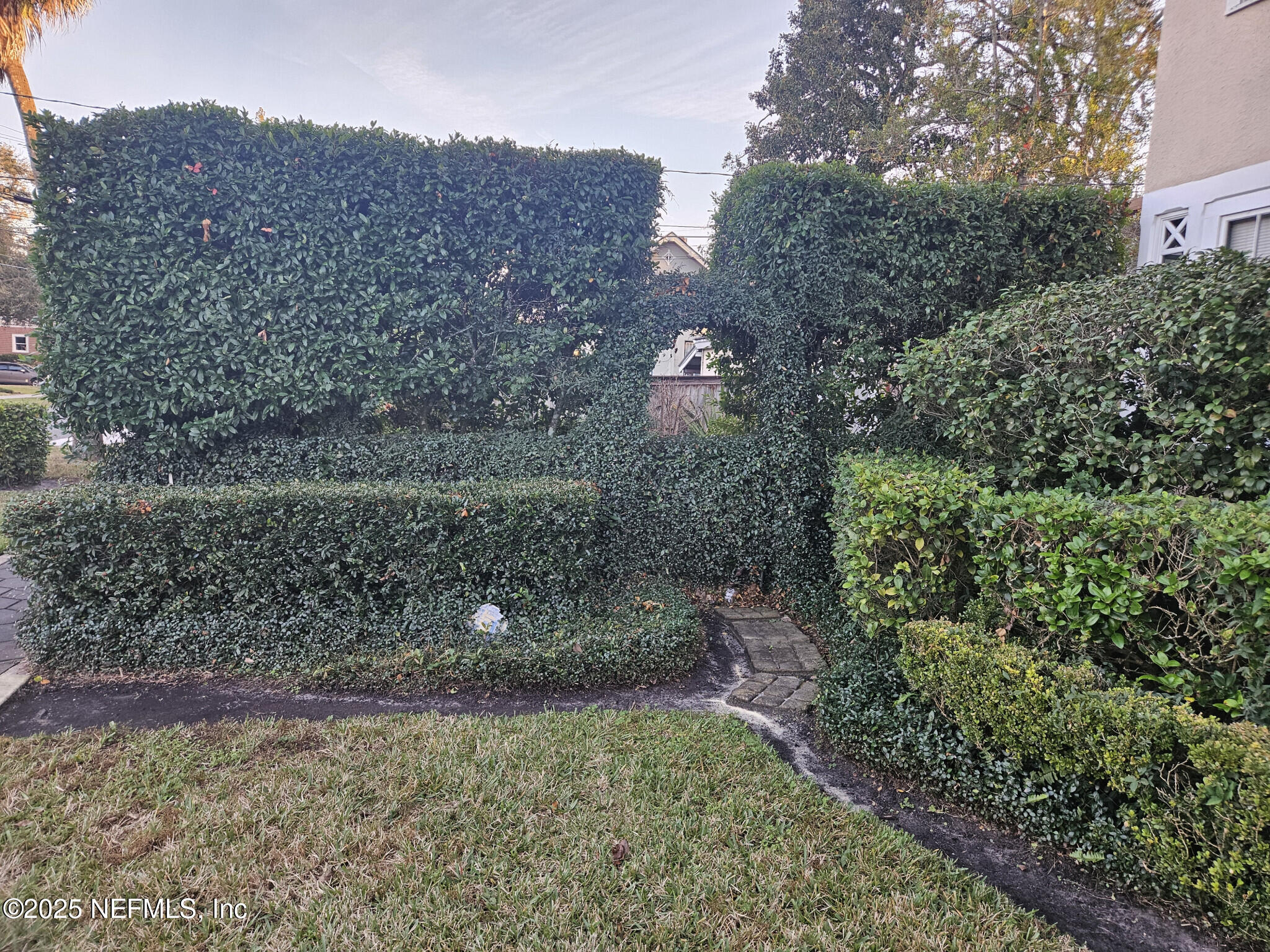 1610 MCDUFF Avenue S