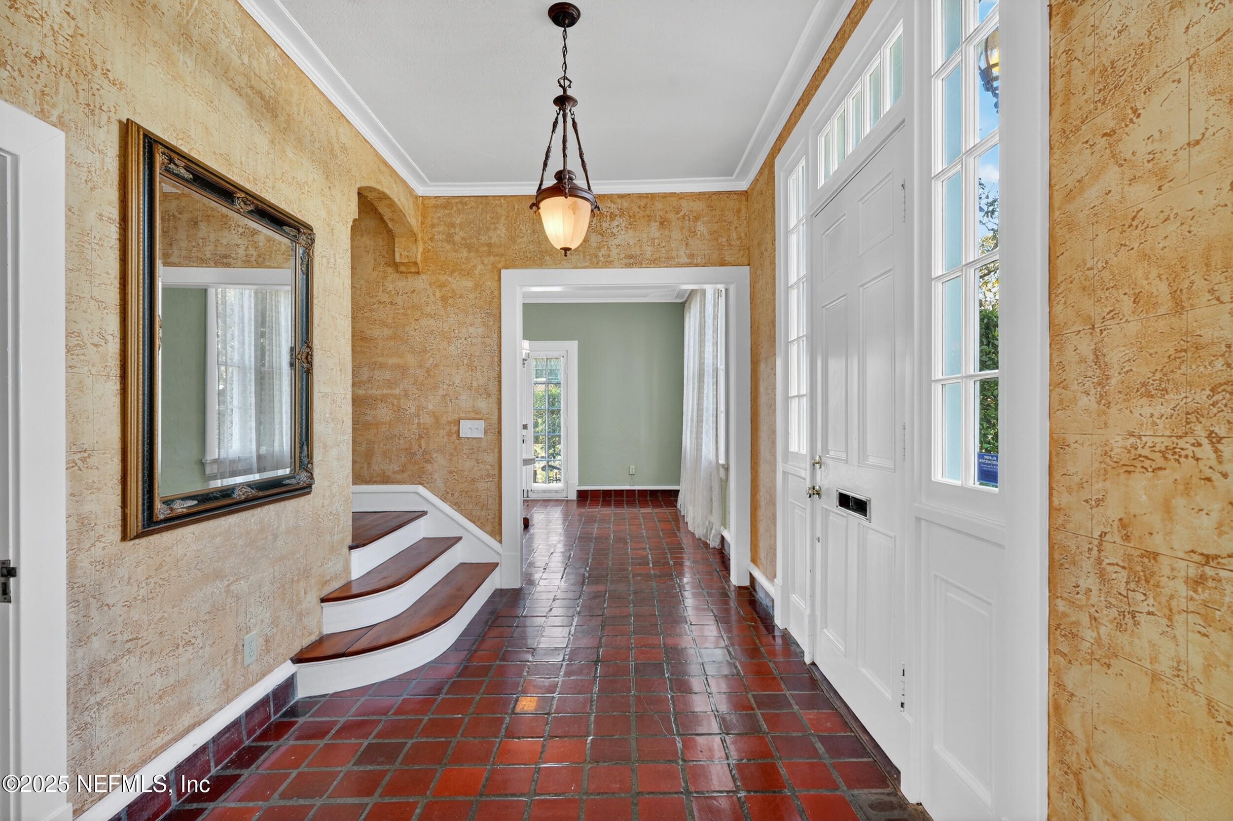 1610 MCDUFF Avenue S