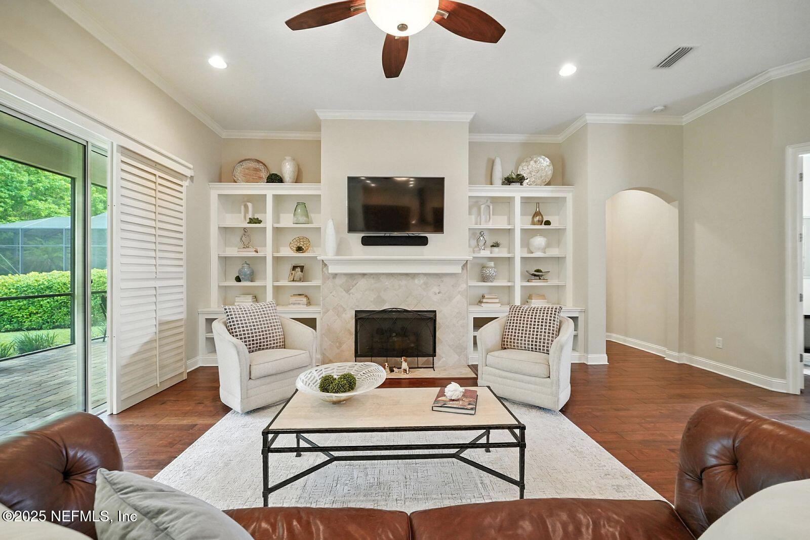 524 SEBASTIAN Square