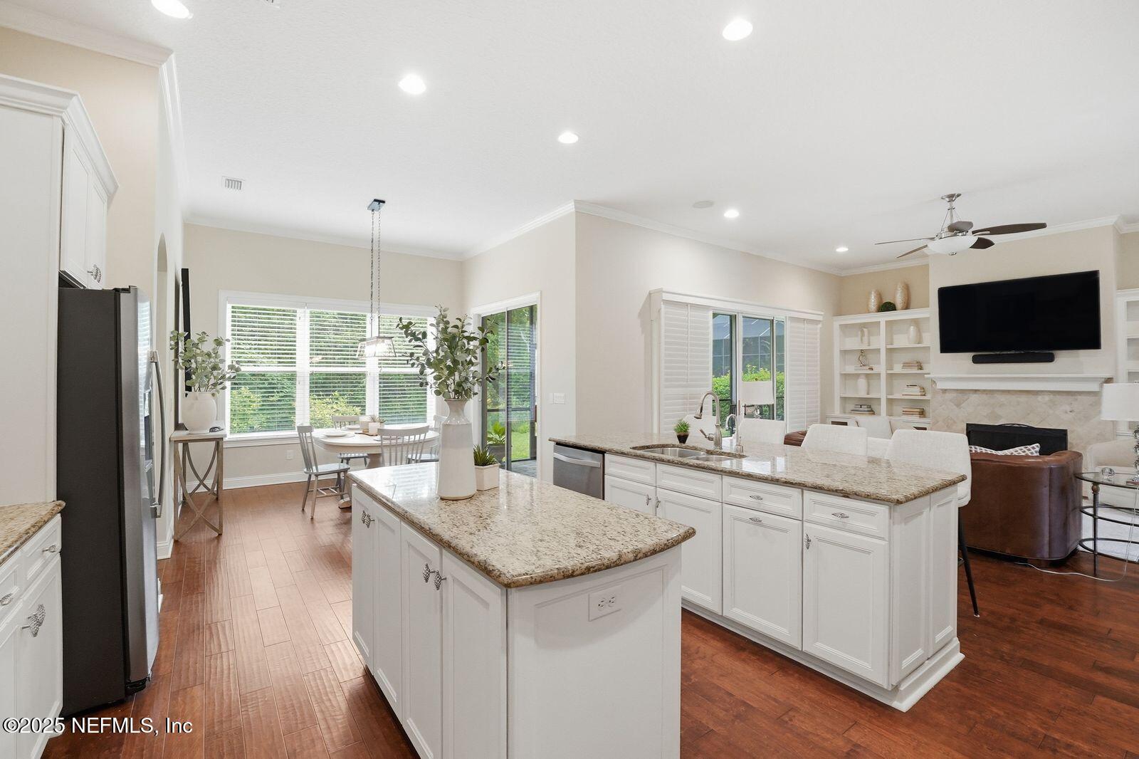 524 SEBASTIAN Square