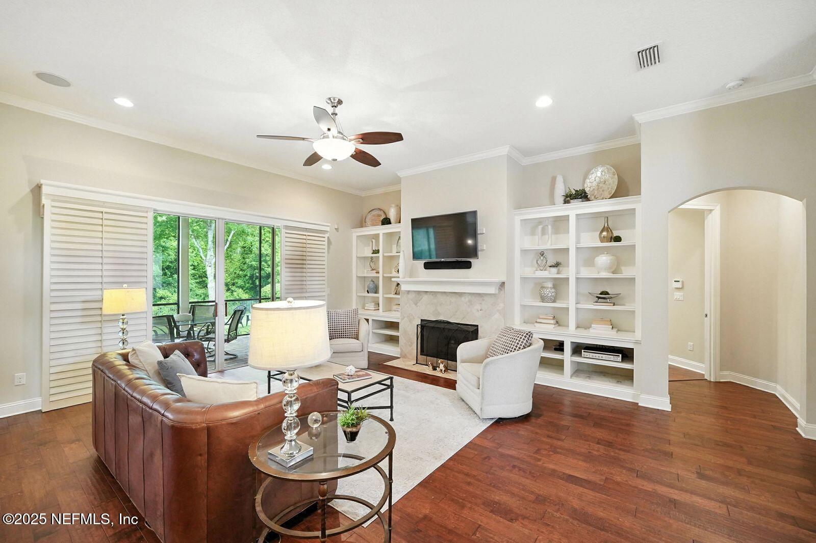 524 SEBASTIAN Square