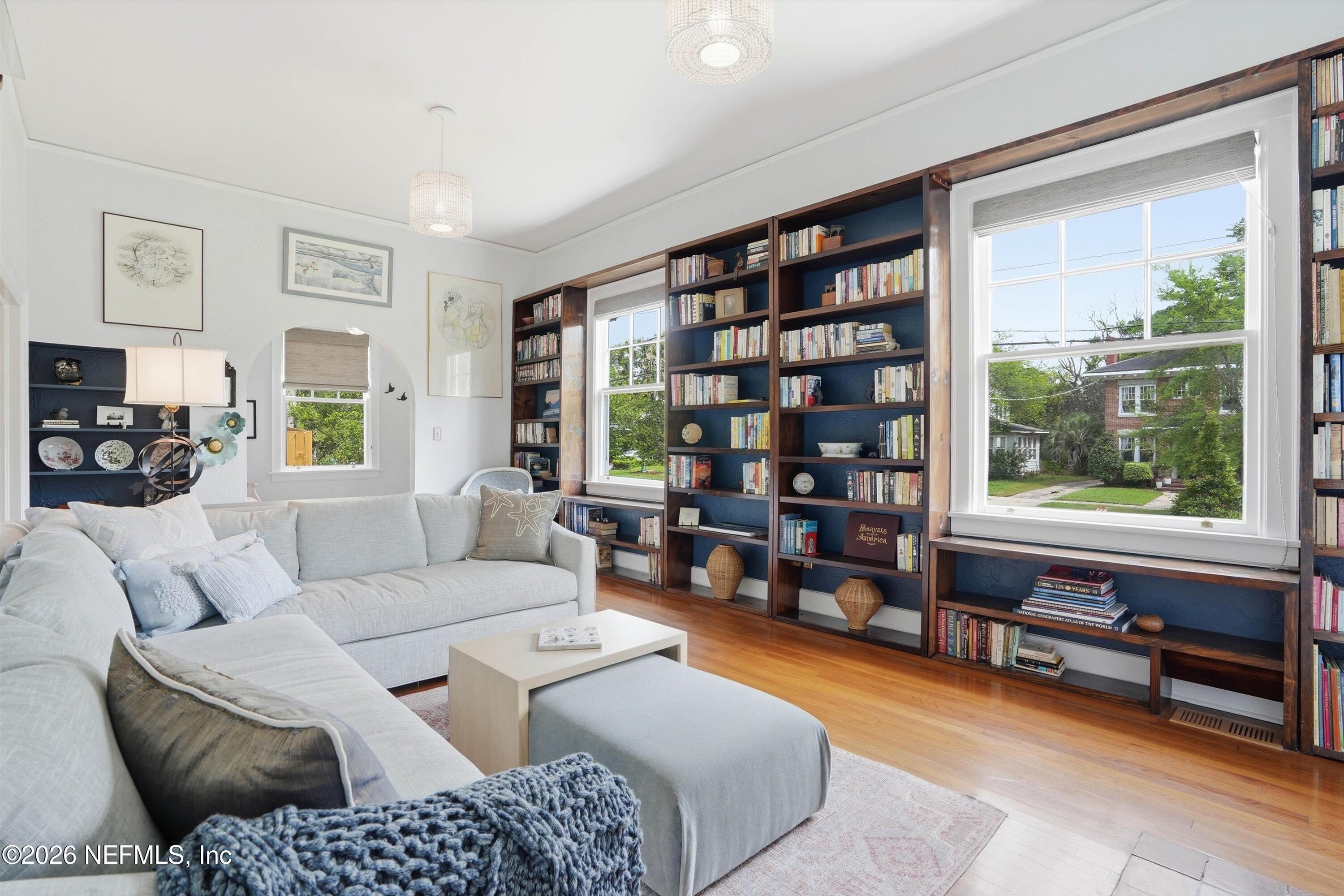 1418 AVONDALE Avenue