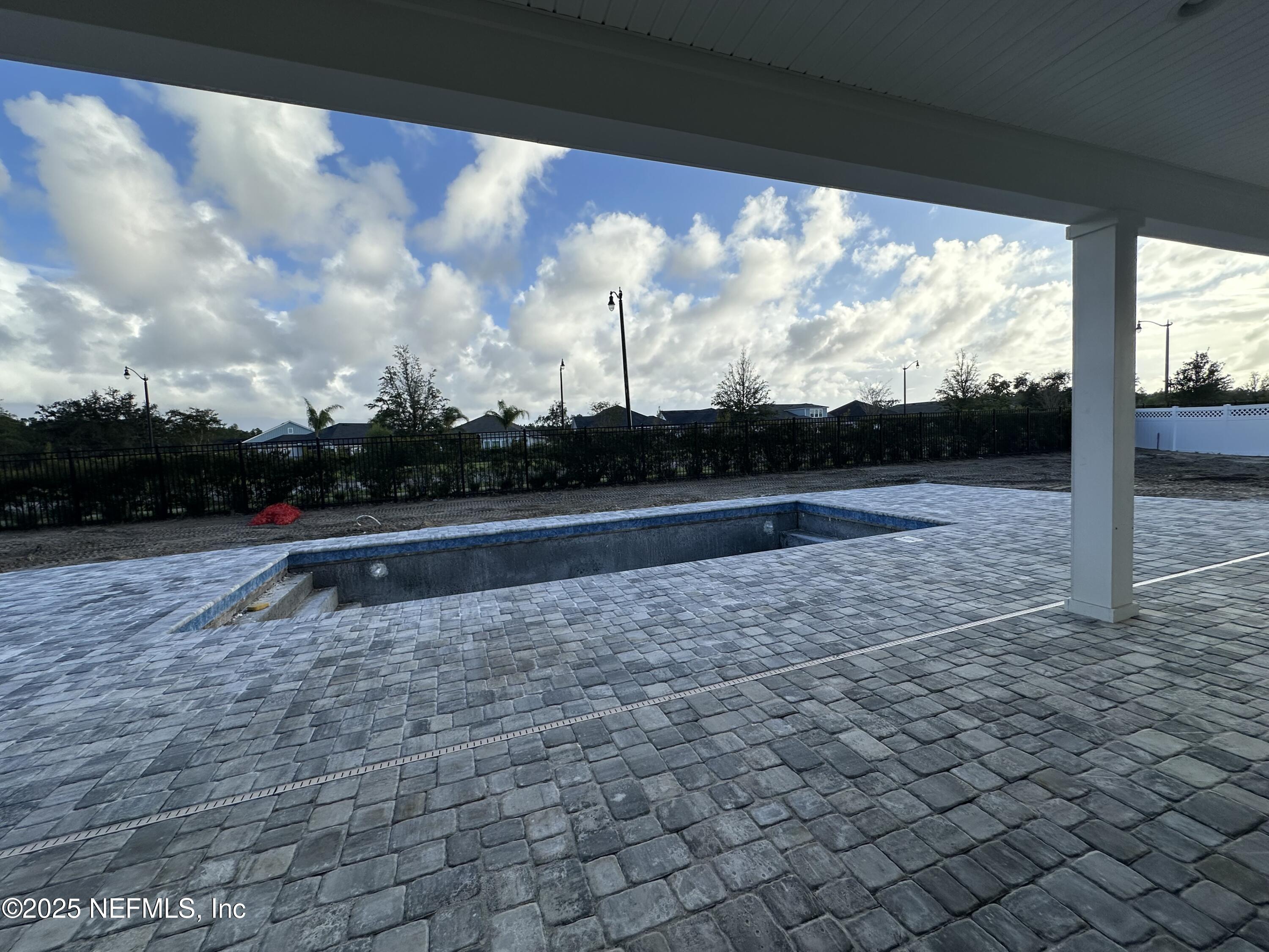 513 COURTNEY OAKS Drive