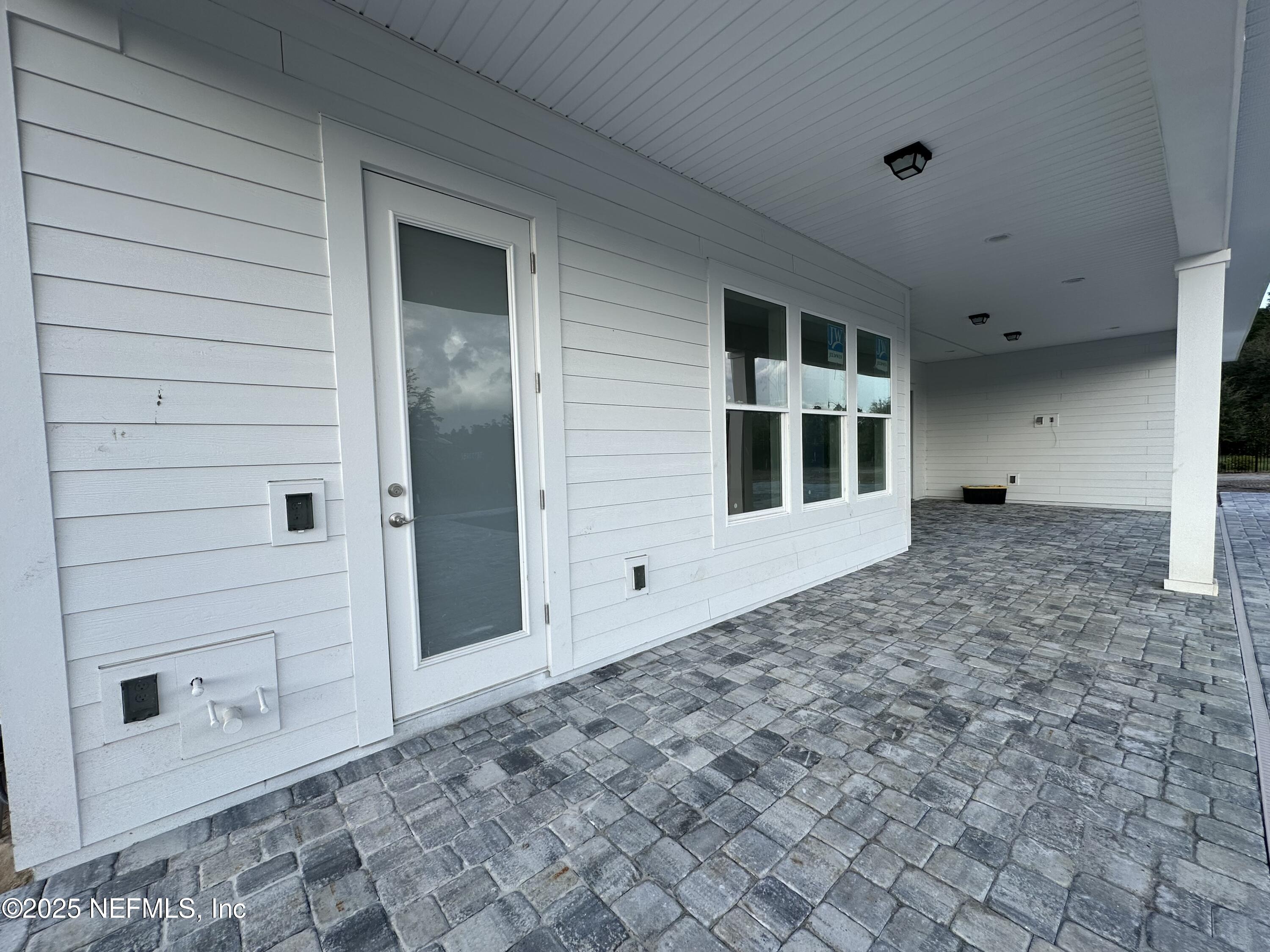 513 COURTNEY OAKS Drive