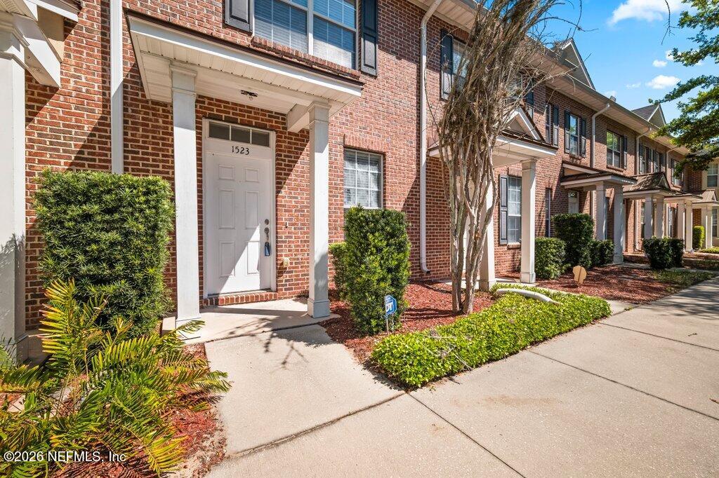 1523 FIELDVIEW Drive