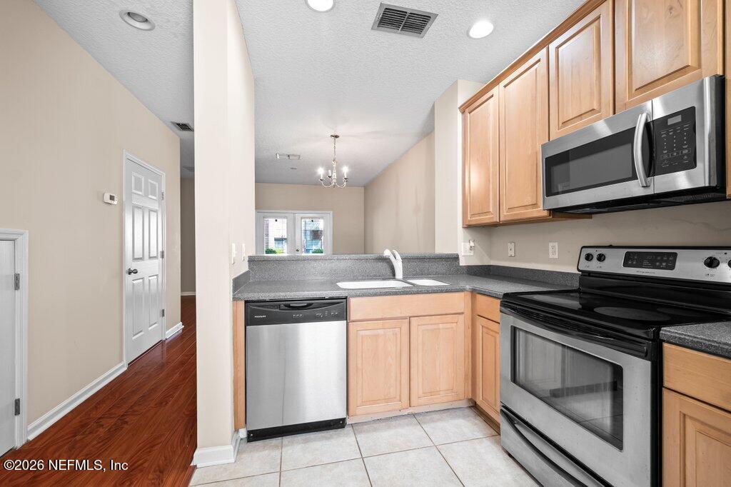 1523 FIELDVIEW Drive