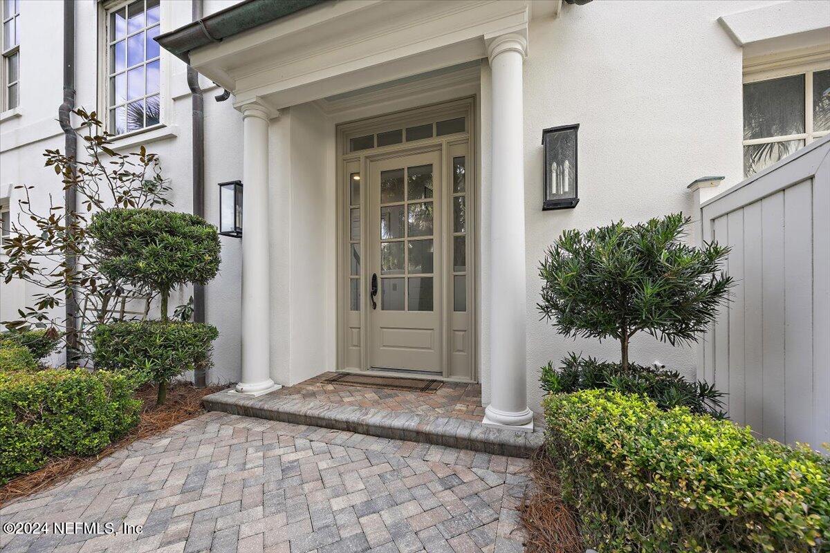 8160 RESIDENCE Court