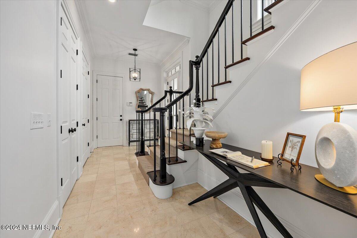 8160 RESIDENCE Court