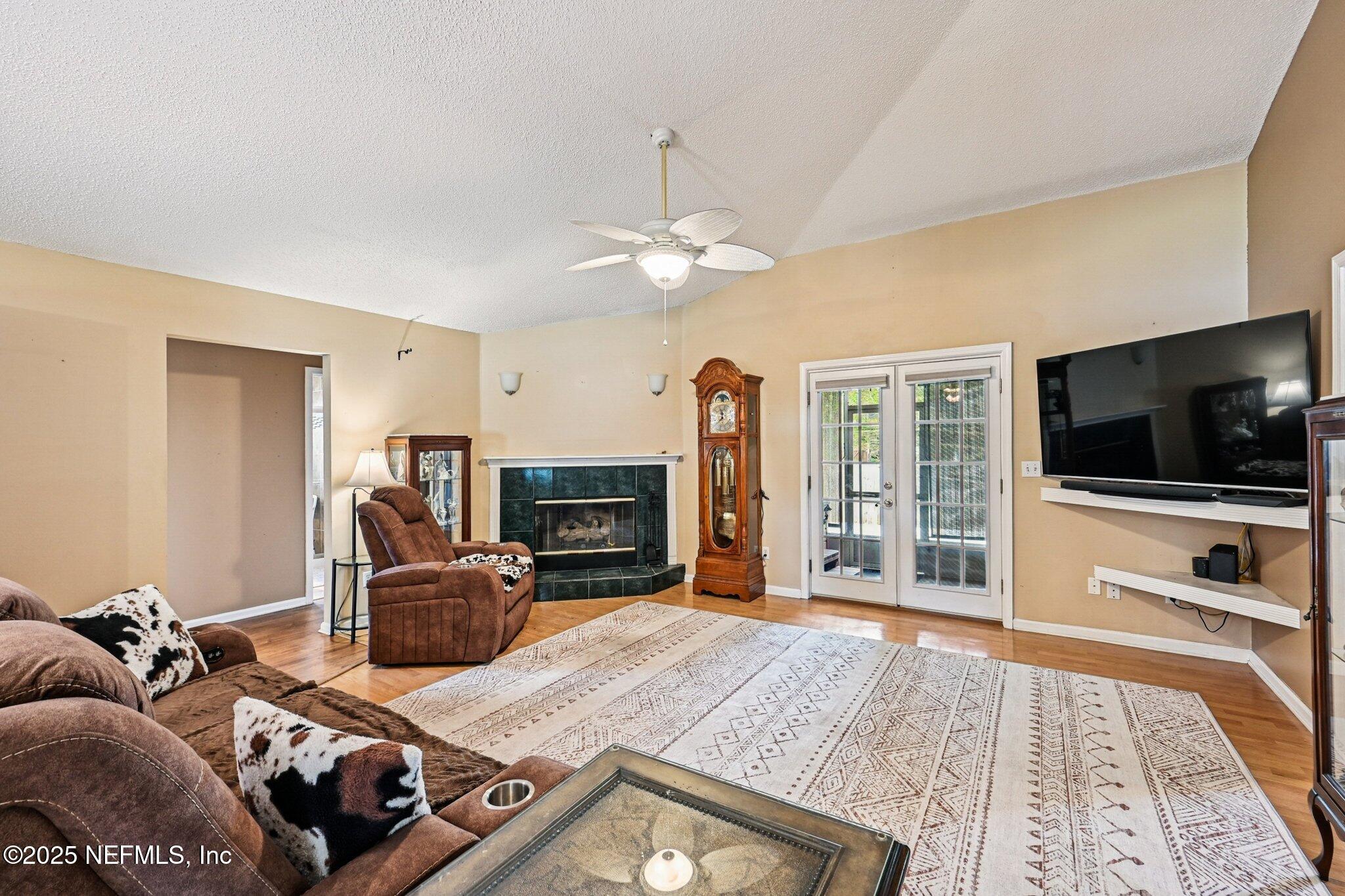 2235 THOMAS LYNCH Court