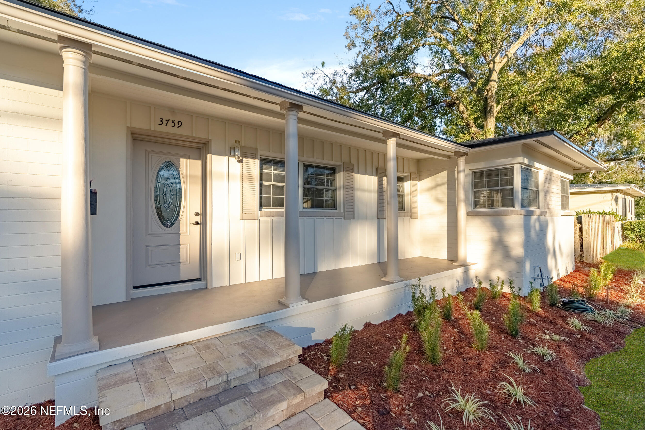 3759 VIA DE LA REINA