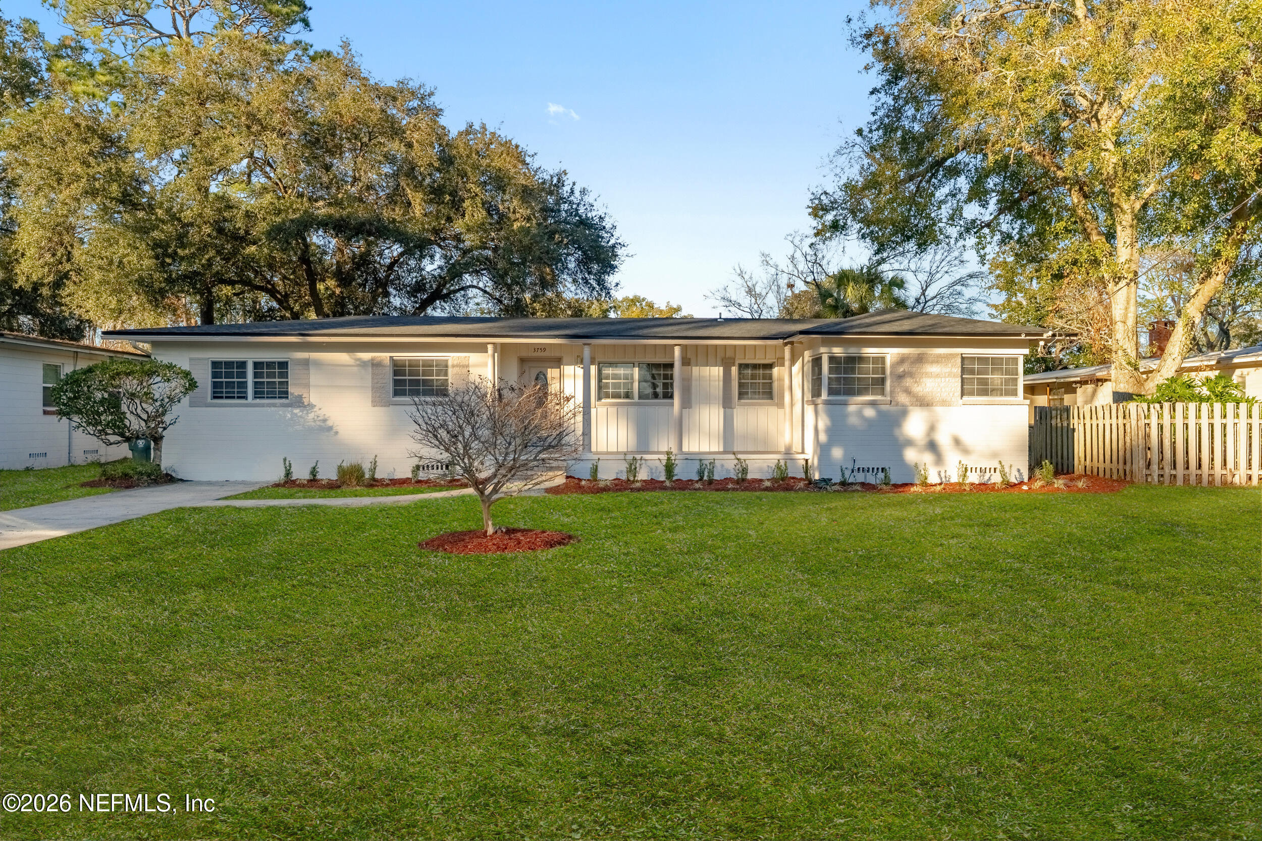 3759 VIA DE LA REINA