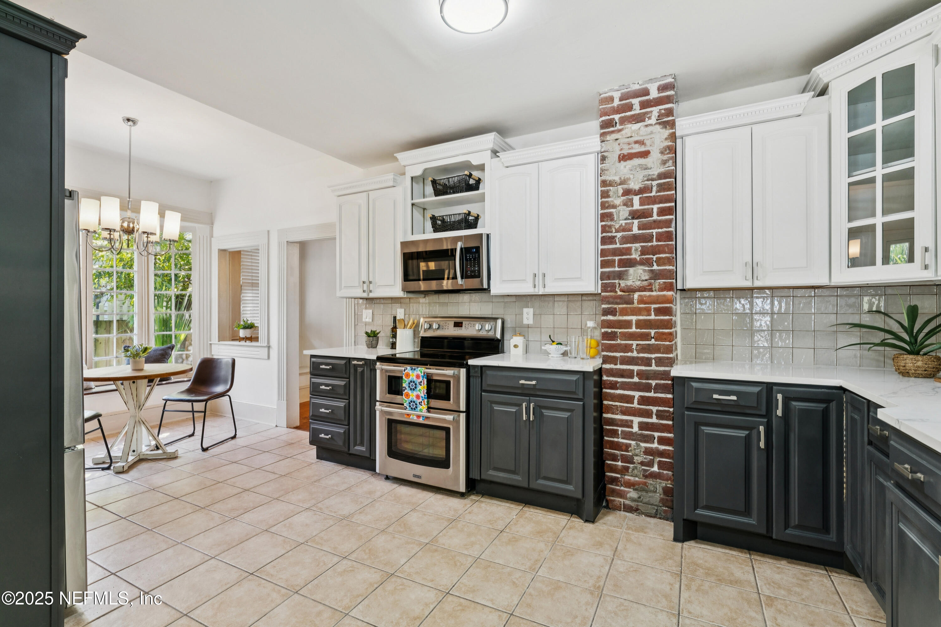 2137 HERSCHEL Street