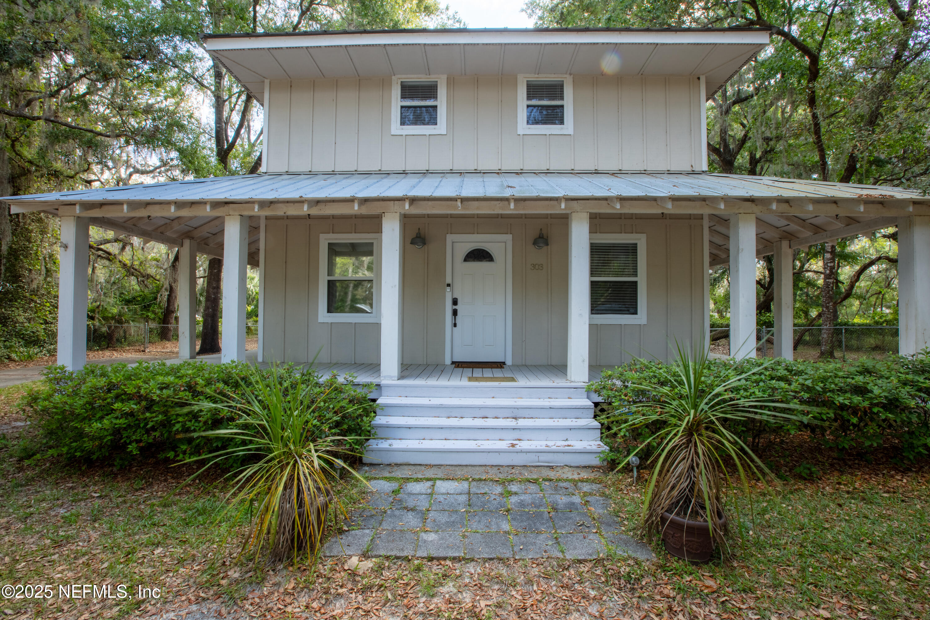 303 SE 3RD Avenue