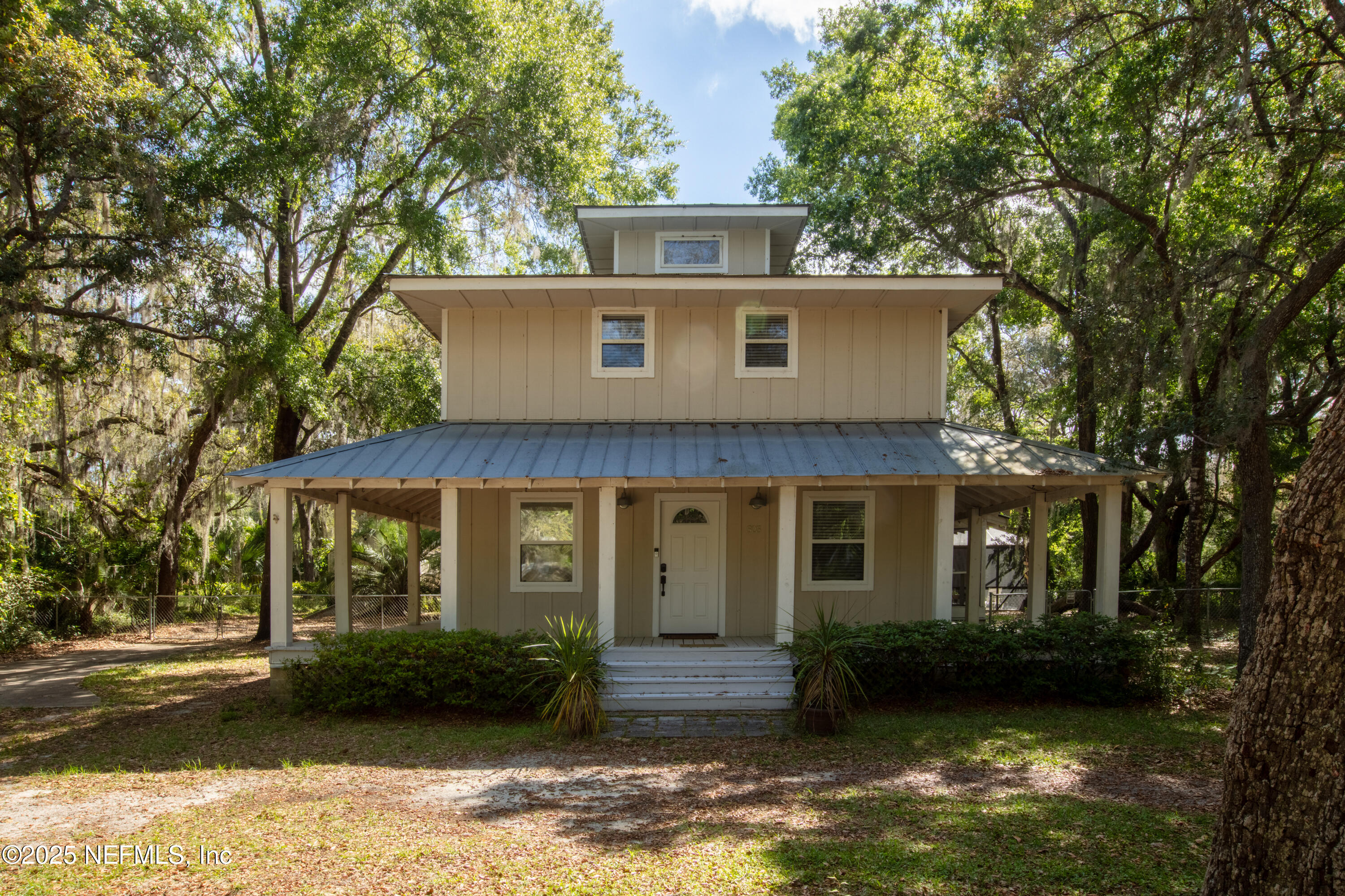 303 SE 3rd
