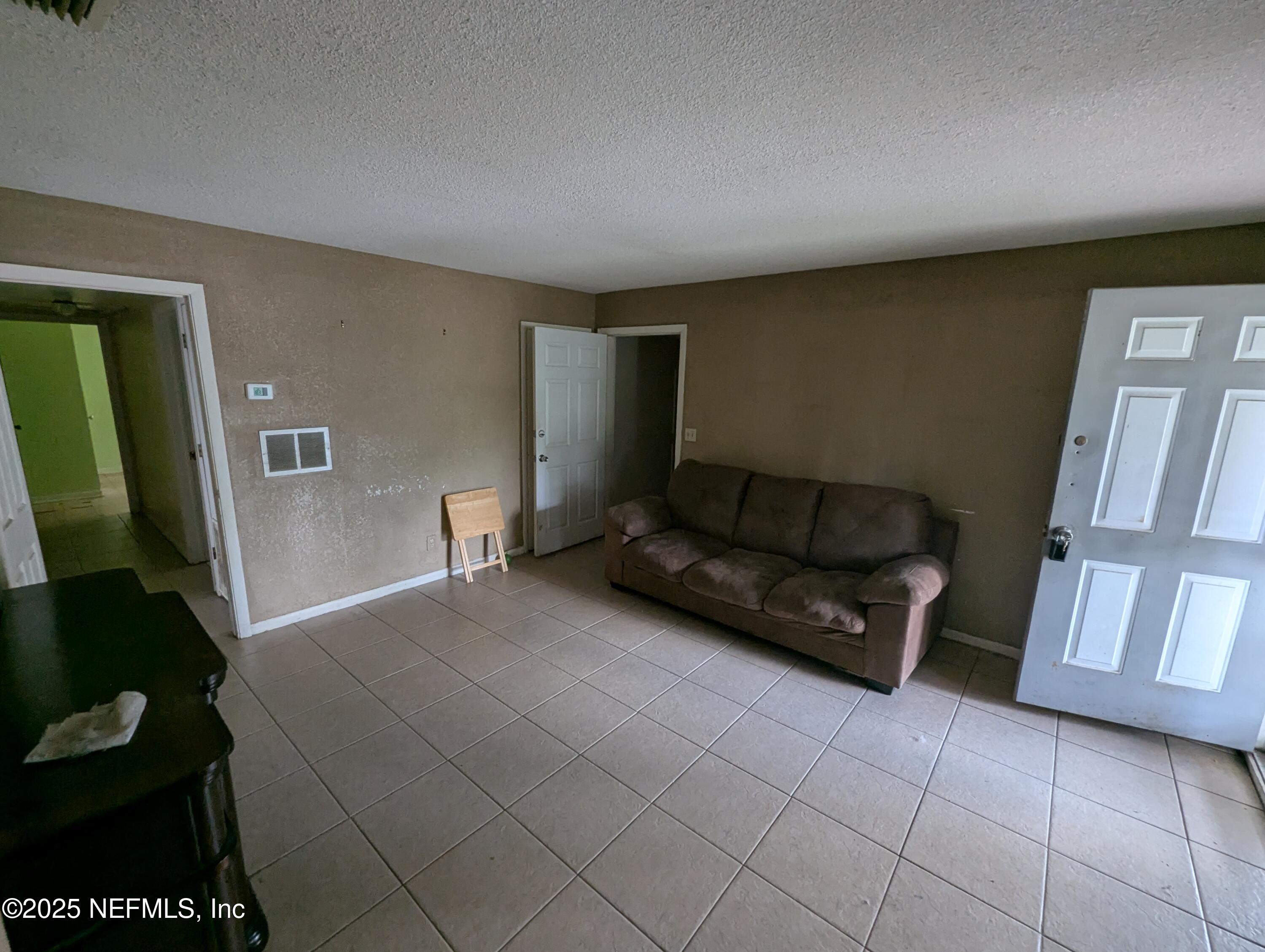 4738 HARLOW Boulevard