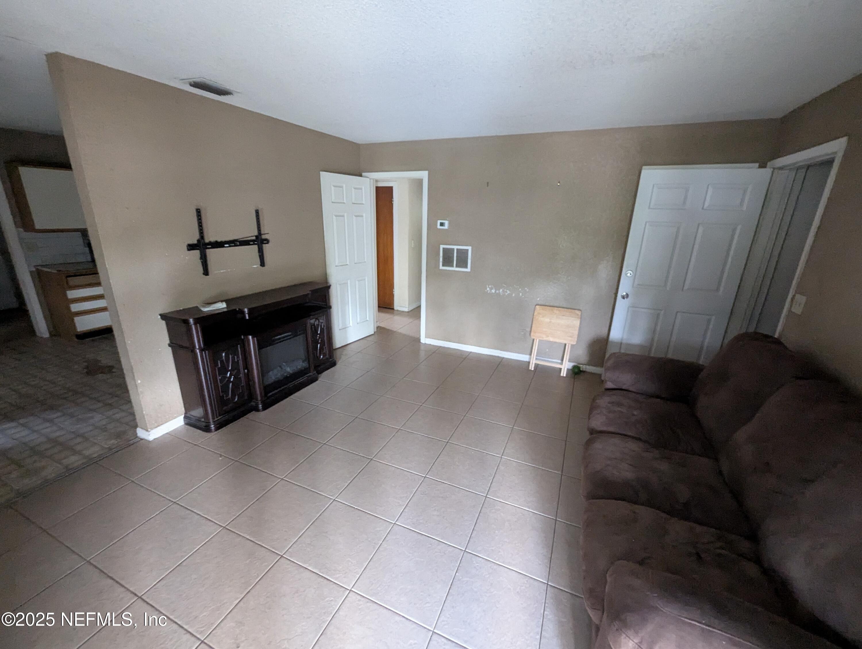4738 HARLOW Boulevard