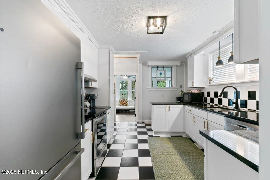 Jacksonville, Florida 32205, United States, 3 Bedrooms Bedrooms, ,2 BathroomsBathrooms,Residential,Pending,21255