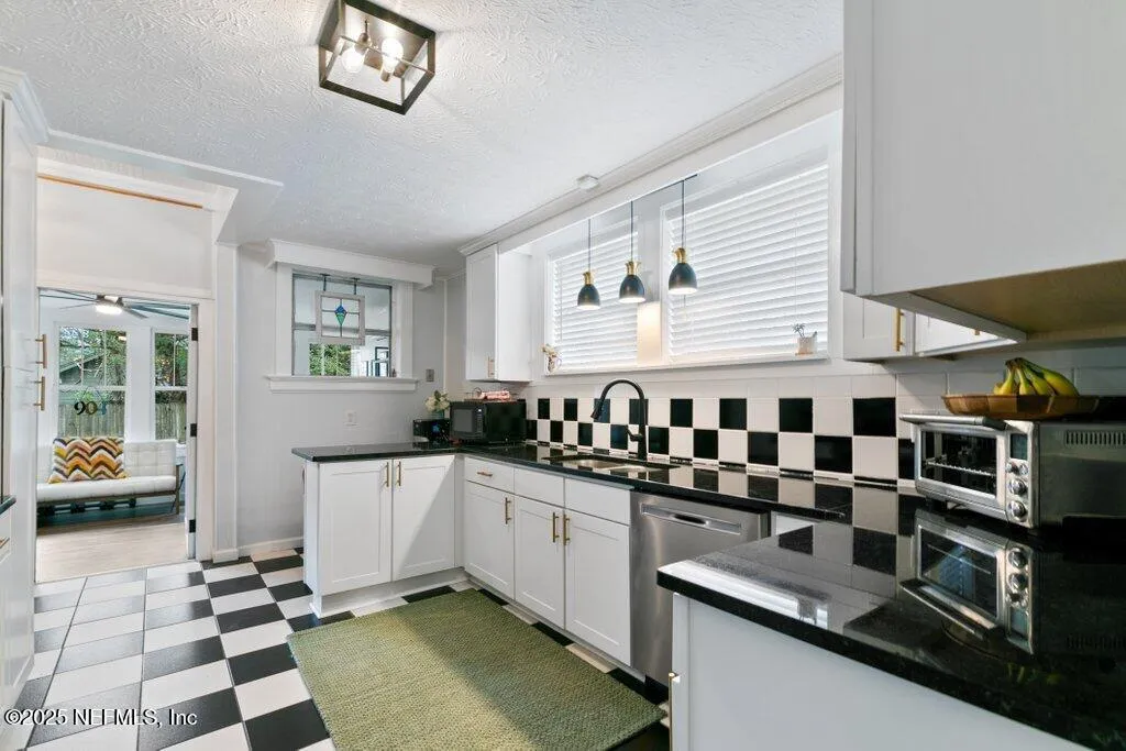 Jacksonville, Florida 32205, United States, 3 Bedrooms Bedrooms, ,2 BathroomsBathrooms,Residential,Pending,21255