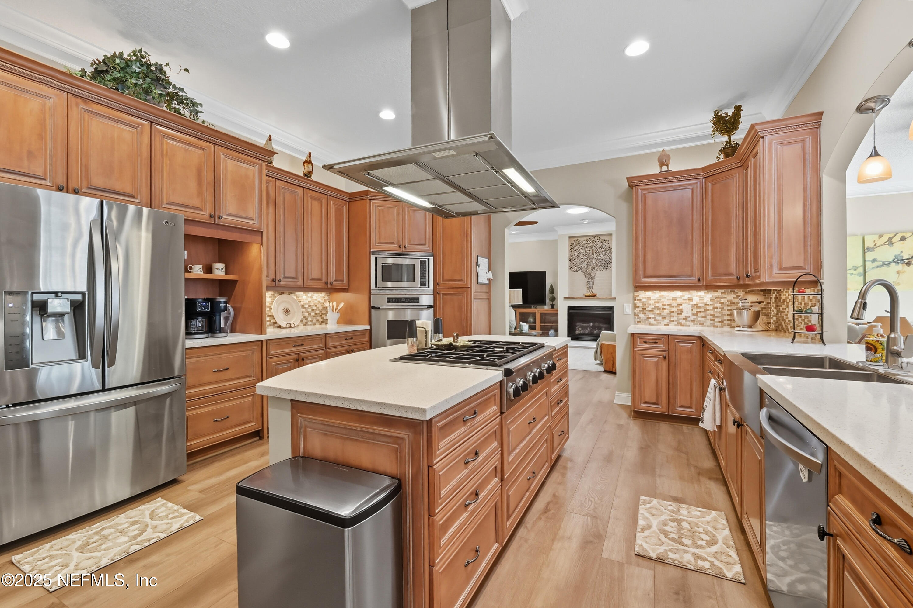 2718 CLAIRE Lane
