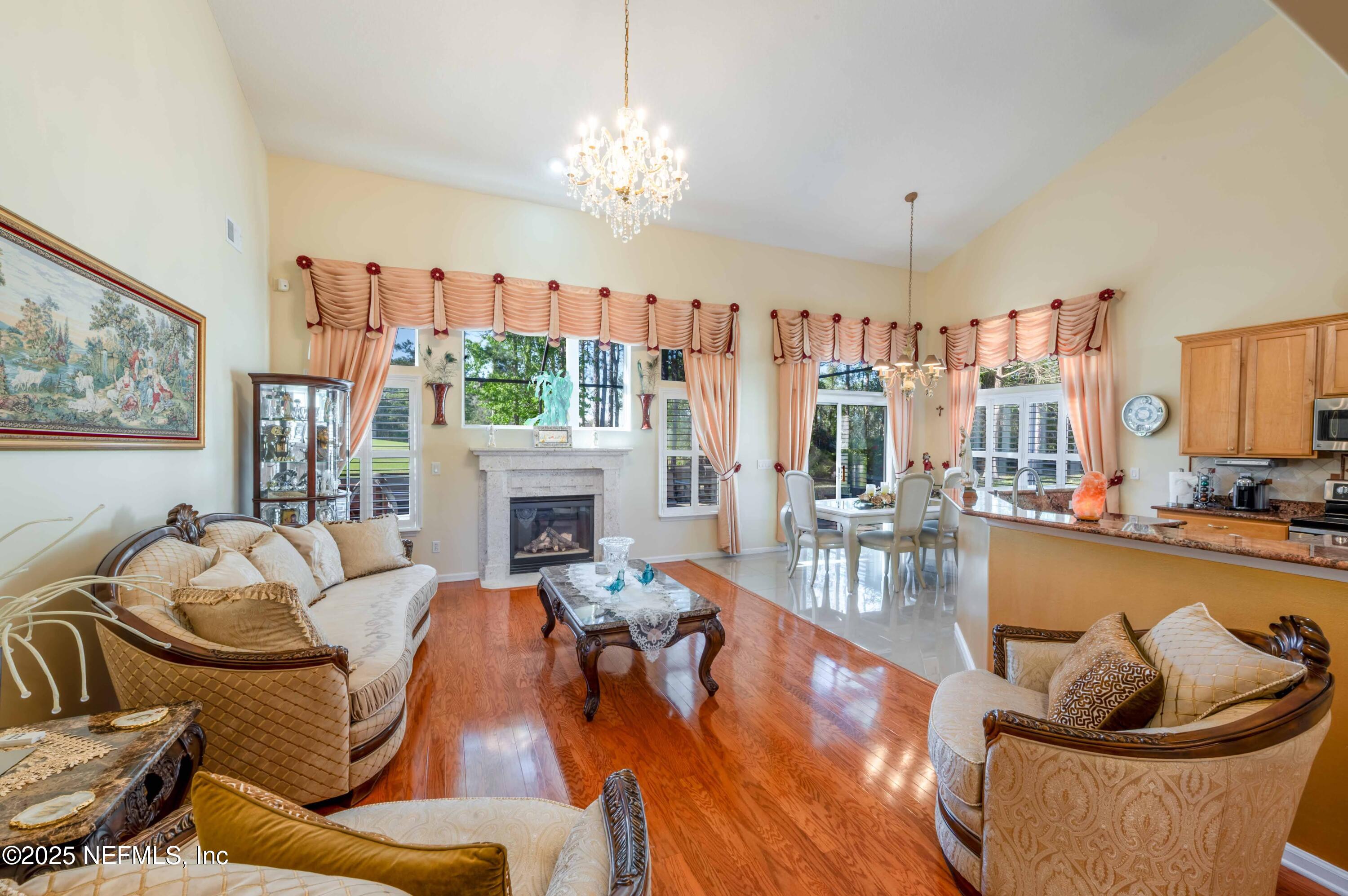 2518 WILLOW CREEK Drive