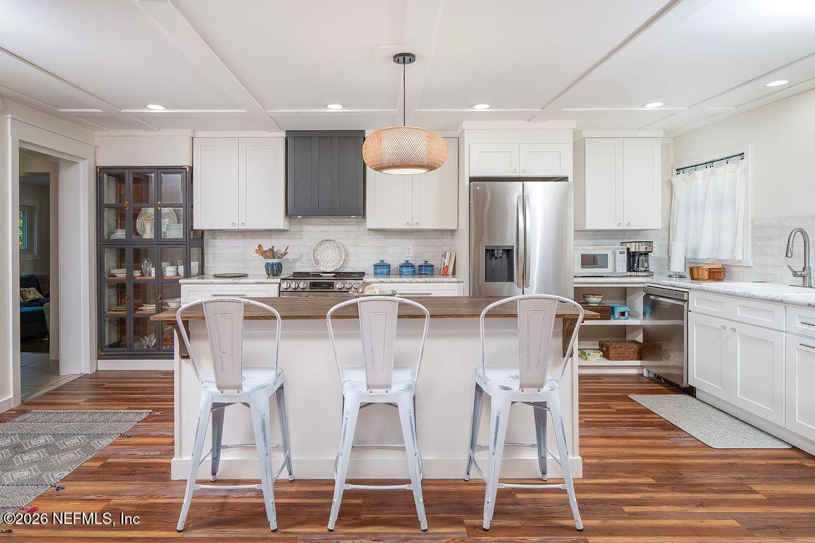123 ESPERANZA GROVE