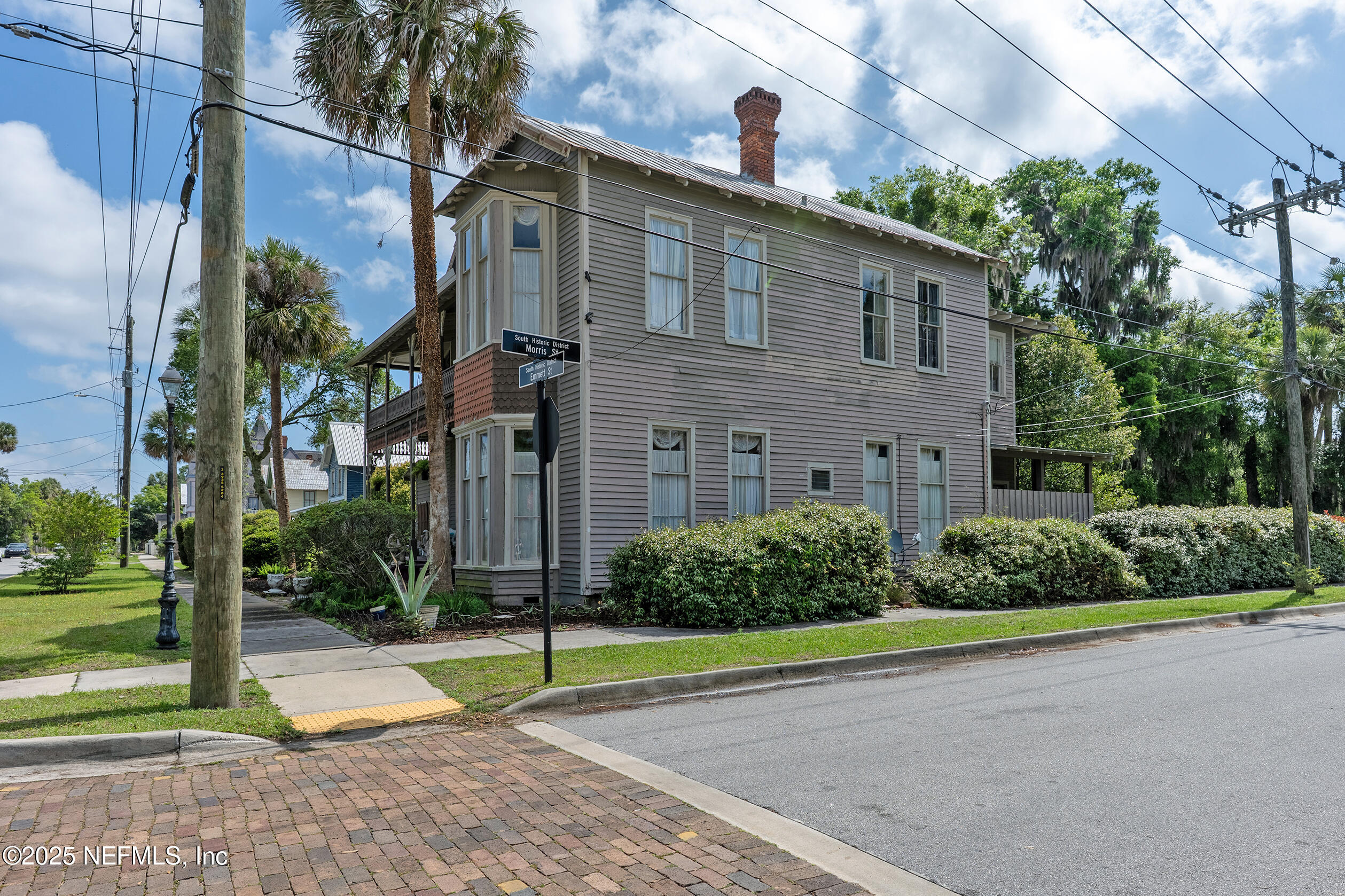 627 EMMETT Street
