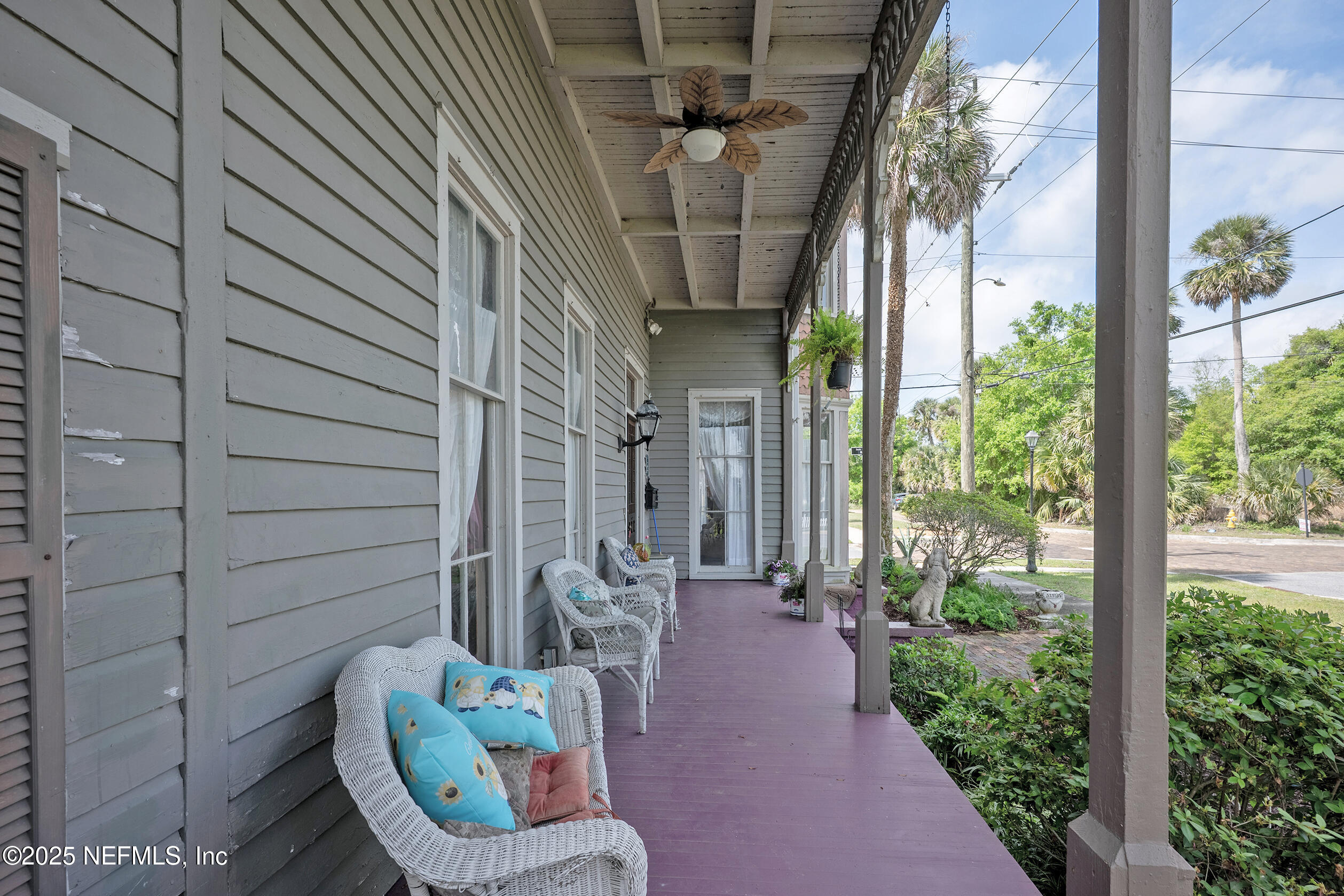 627 EMMETT Street